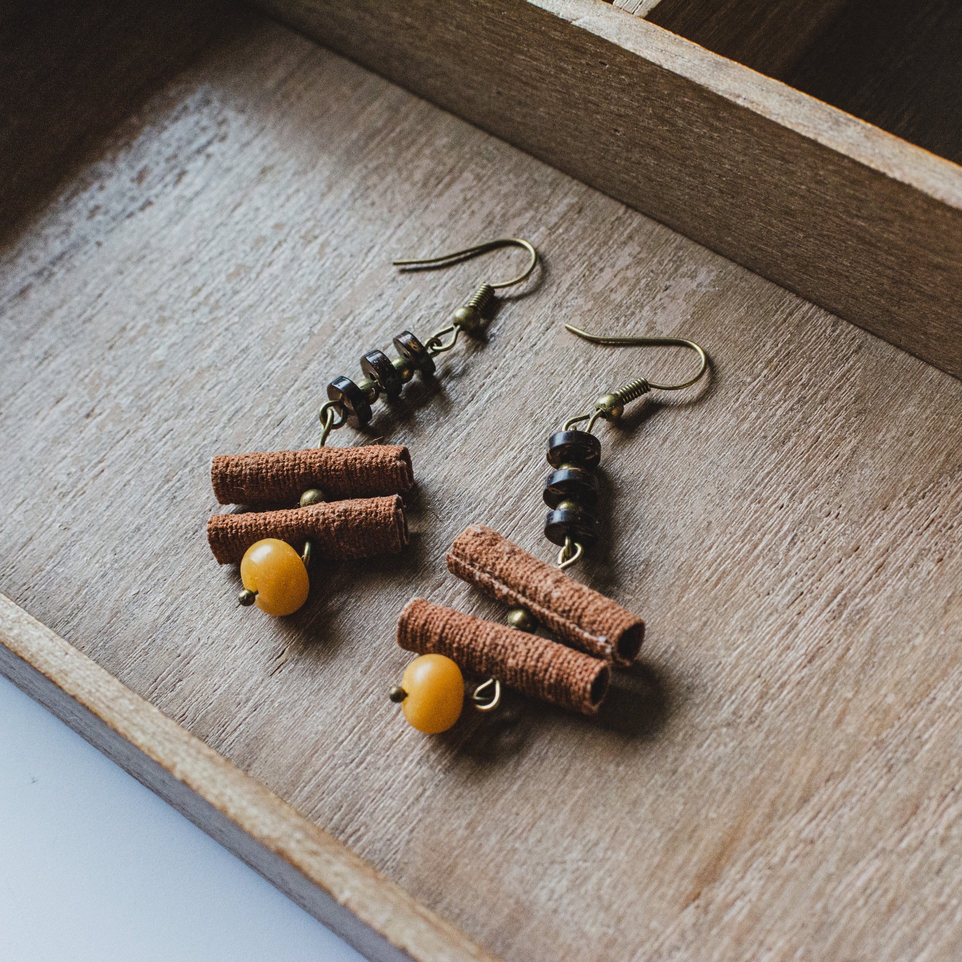 Wholesale Chinese handmade jewelry, plant dyed persimmon dyed niche design earrings