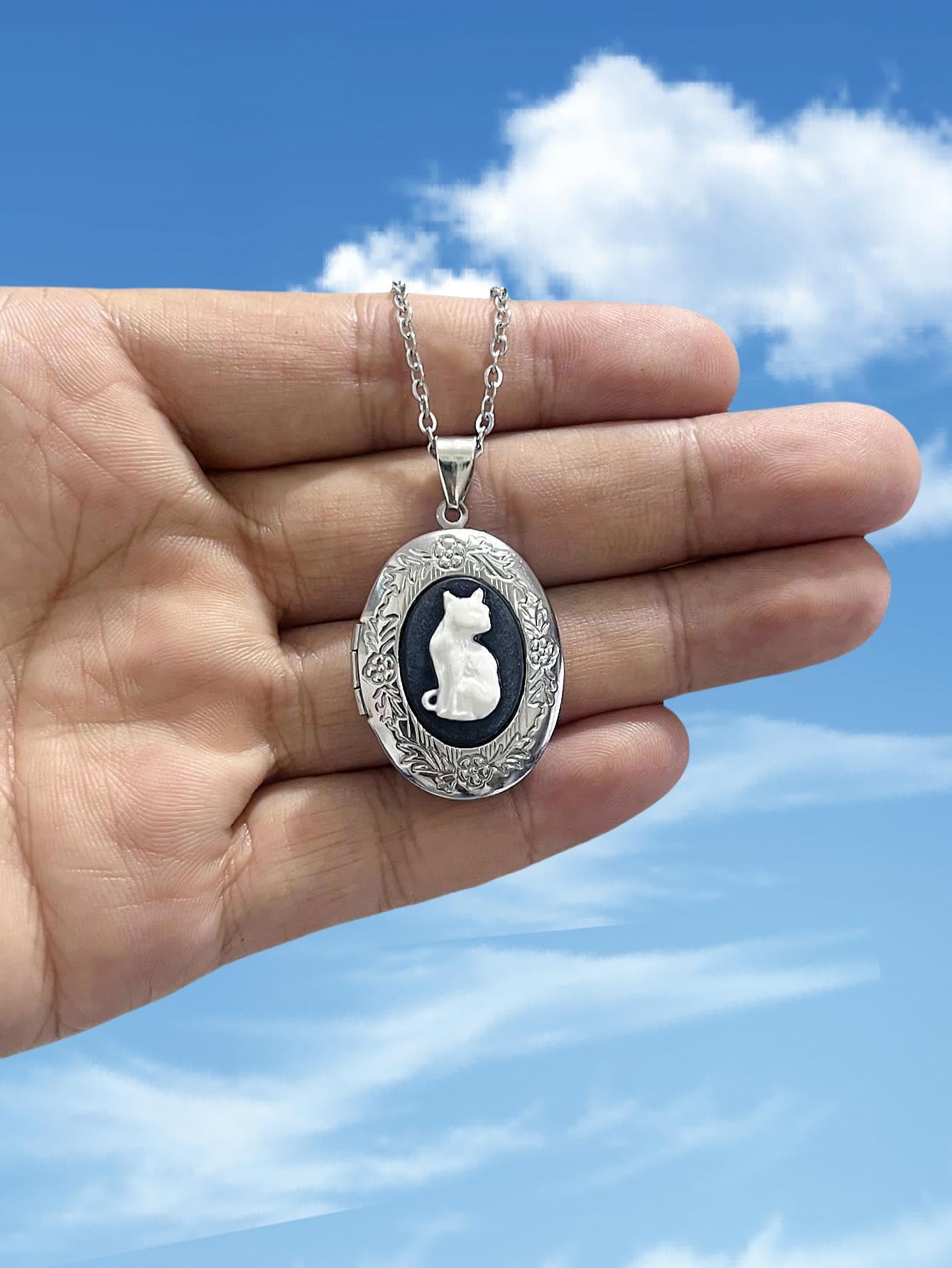 Wholesale  Gothic Elegant Simple Cat Pattern Pendant Necklace Oval Women's Jewelry Gift