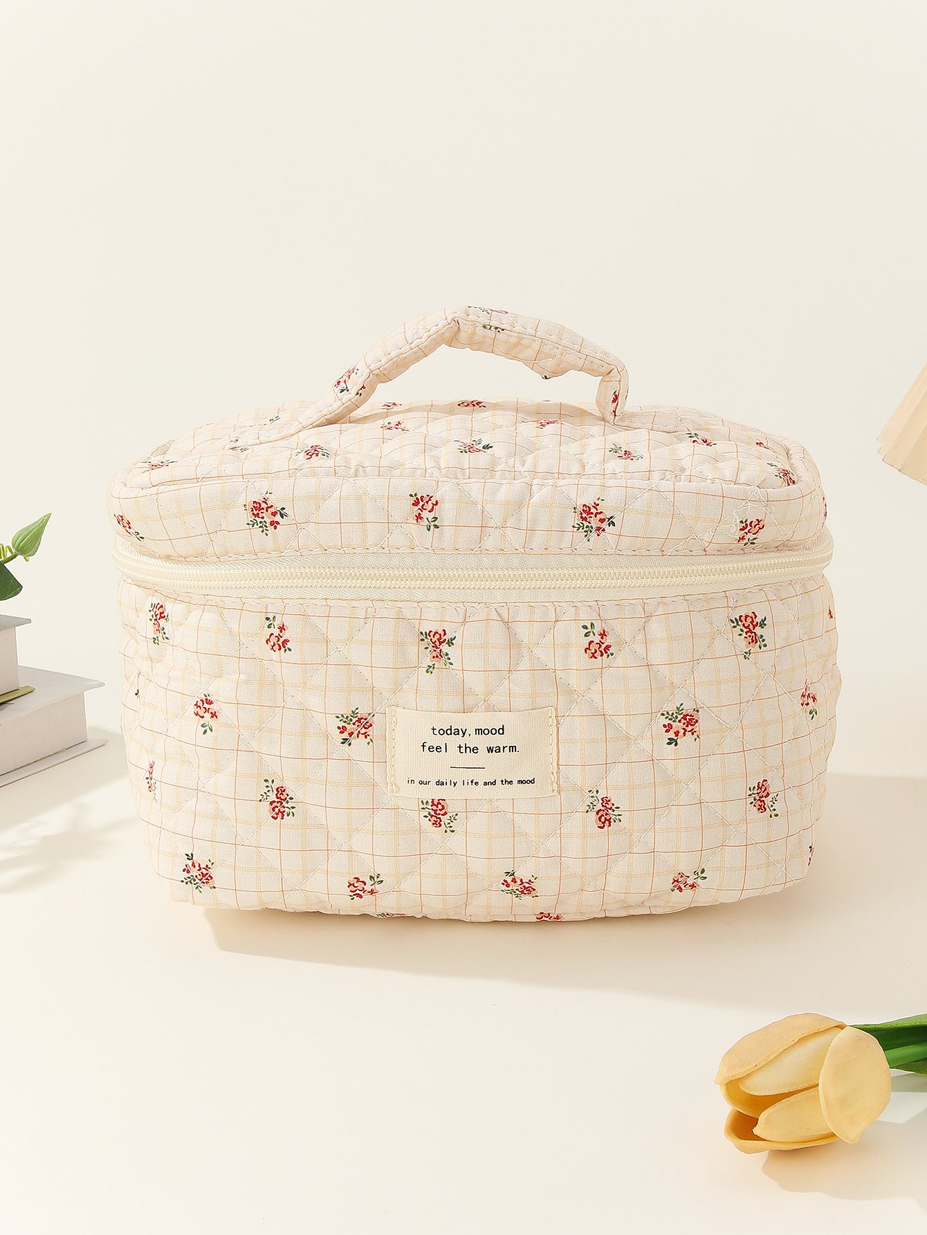 Wholesale Portable Large Capacity Small Floral Storage Portable Quilted Cotton Cosmetic Bag