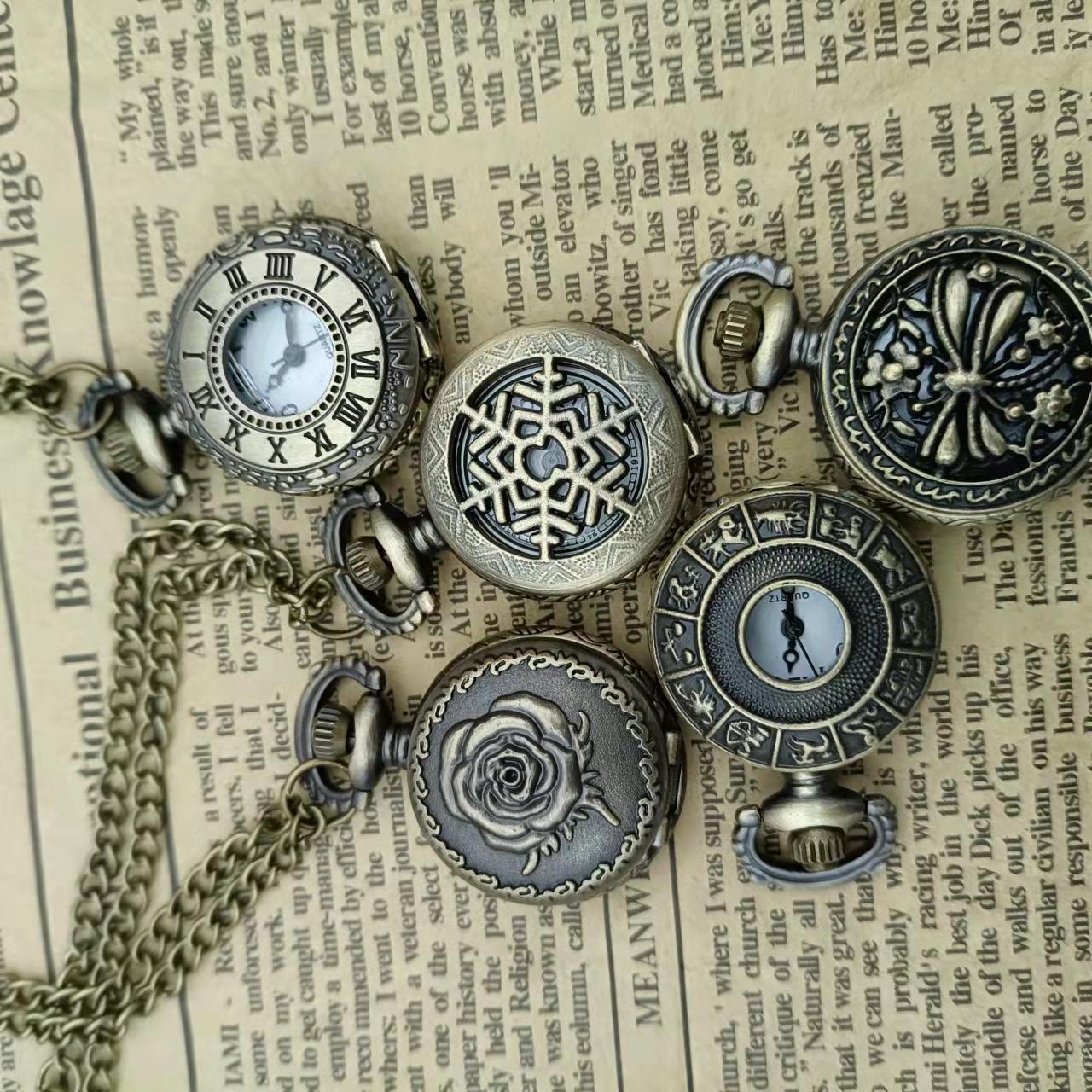 Wholesale Vintage small quartz heart-shaped hollow gear pocket watch