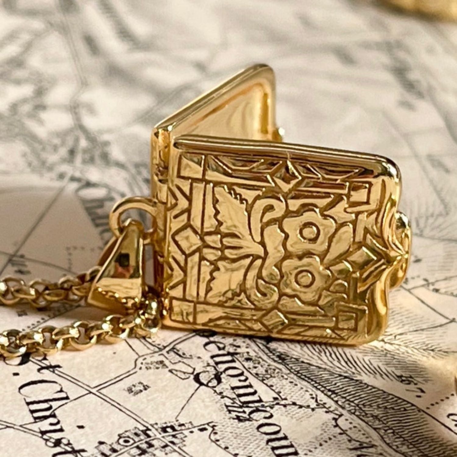 Wholesale Love Flower Album Pendant Square Opening Necklace