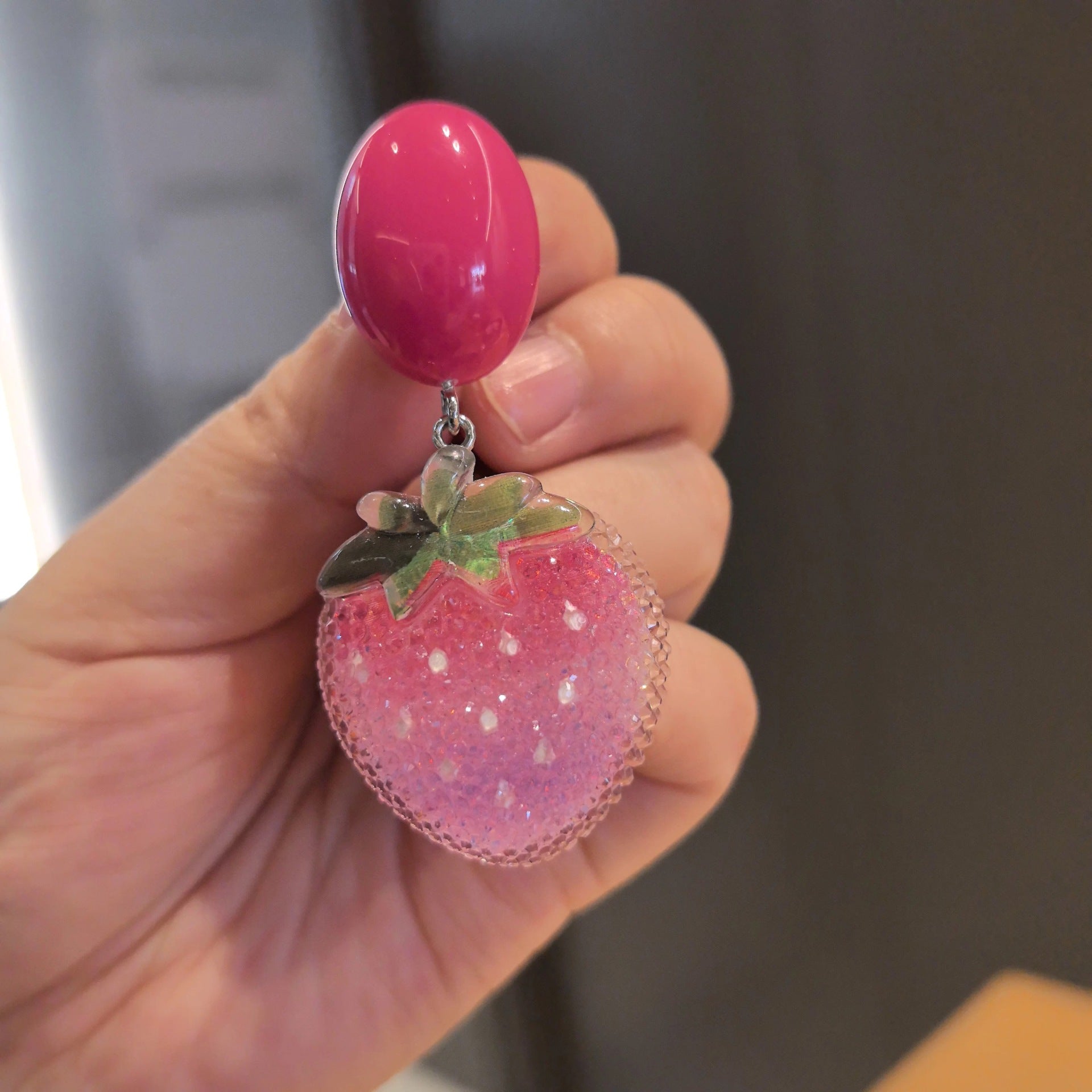 Wholesale Small fresh and sweet strawberry double ball ear clip