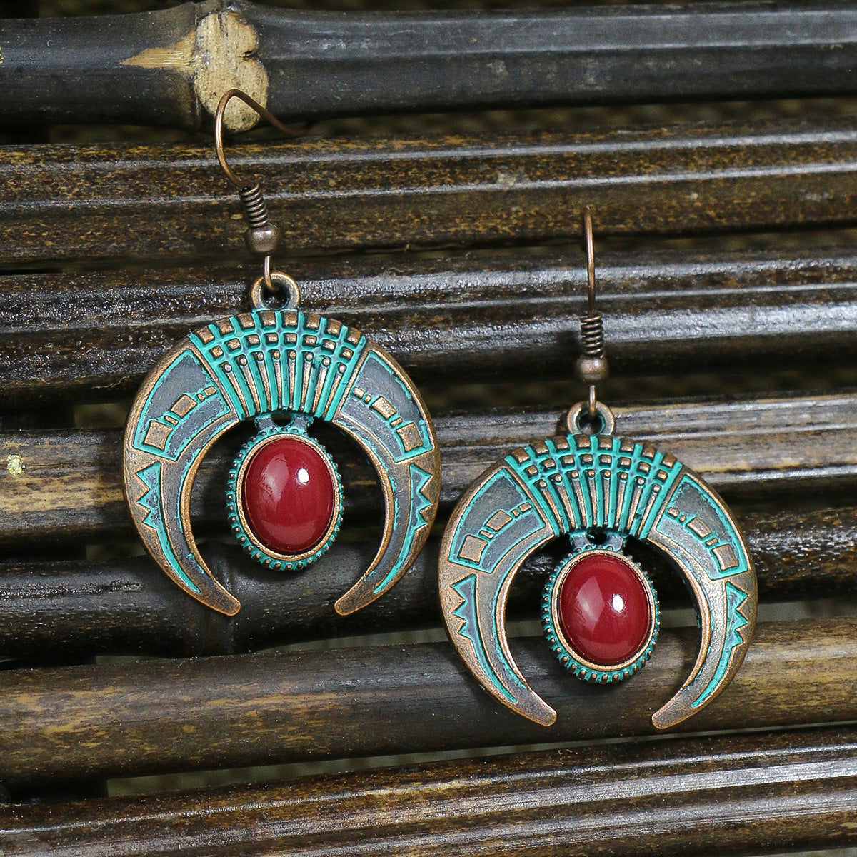 Wholesale Bohemian Crescent Moon Inlaid Turquoise Earrings Wooden Pendant Necklace Set