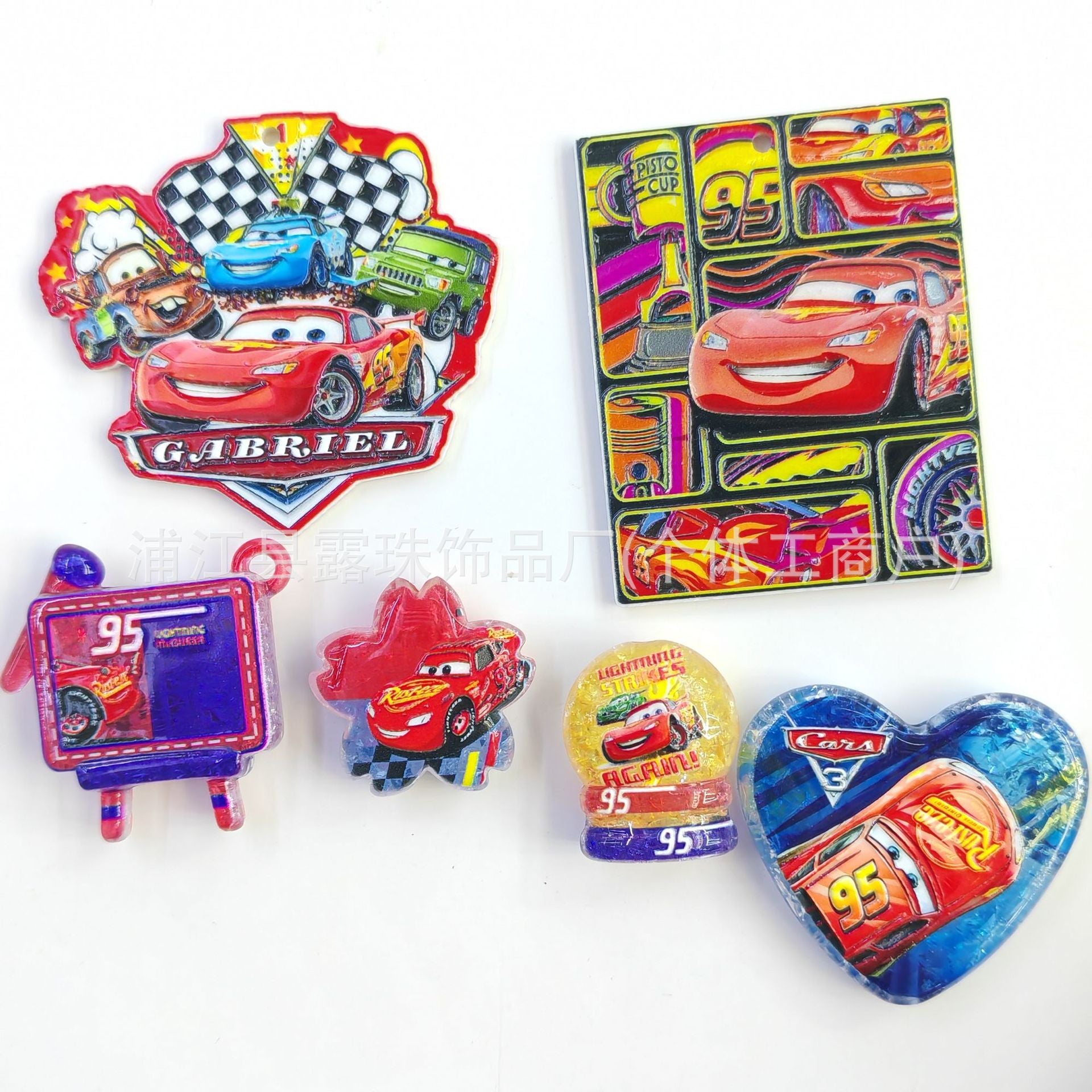 Wholesale 100pcs Car Theme Acrylic Beads Mixed Colors DIY Phone Charm Keychain Fashion Accessory Gift