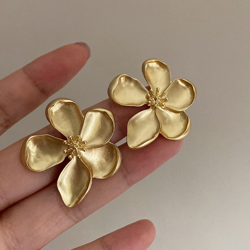 Wholesale Vintage Romantic Flower Metal Earrings