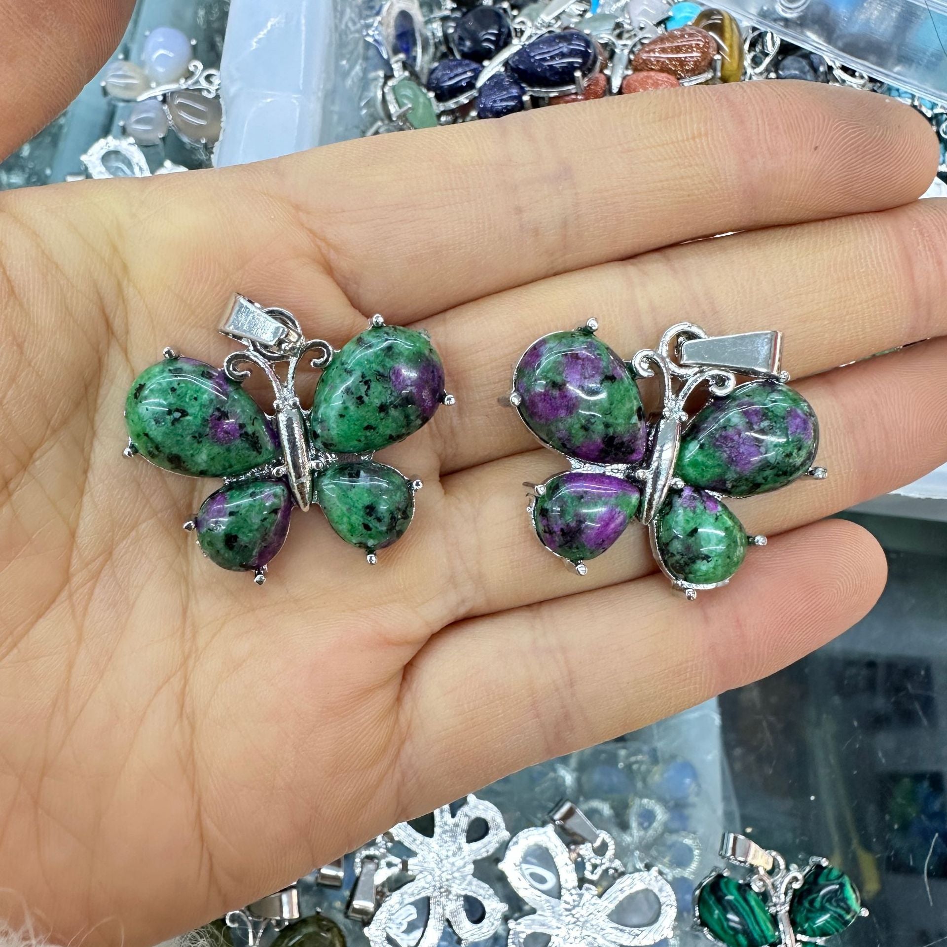 Wholesale Crystal Butterfly Pendant Amethyst Tiger Eye Natural Stone  Necklace