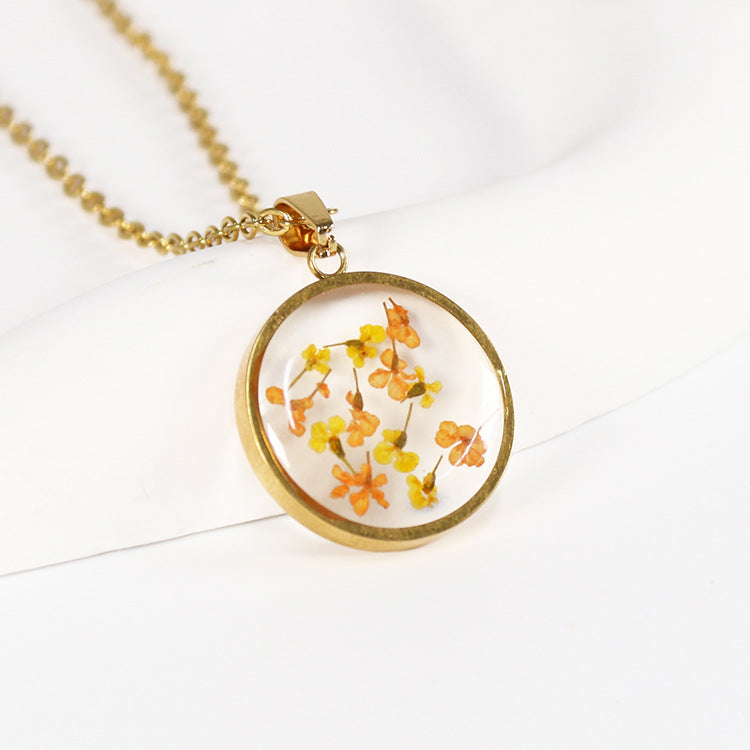 Wholesale 6pcs Simple Resin Stainless Steel Round Dripping Glue Dried Flower Necklace