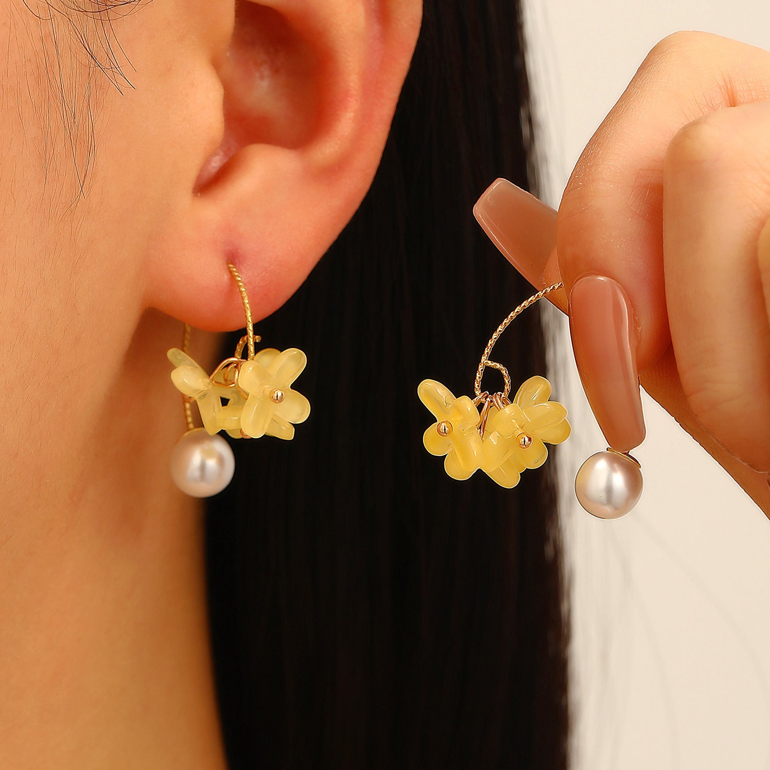 Wholesale Trendy Summer Vacation Hand Knit Raffia Flower Earrings For Women Golden Yellow Fashion Accessory Resale Gift