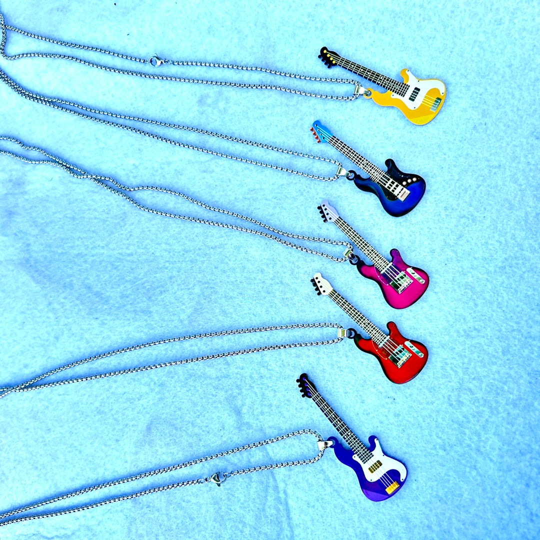 Llavero de guitarra en estampado de color de acero inoxidable al por mayor