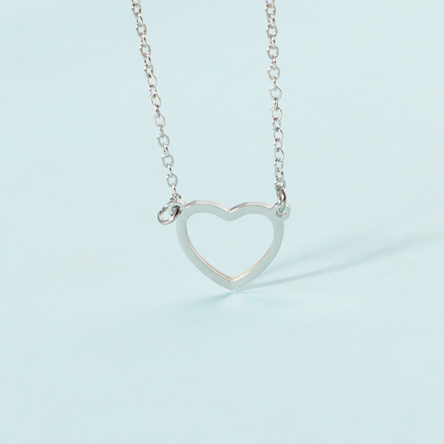 Wholesale Simple and elegant hollow heart-shaped necklace