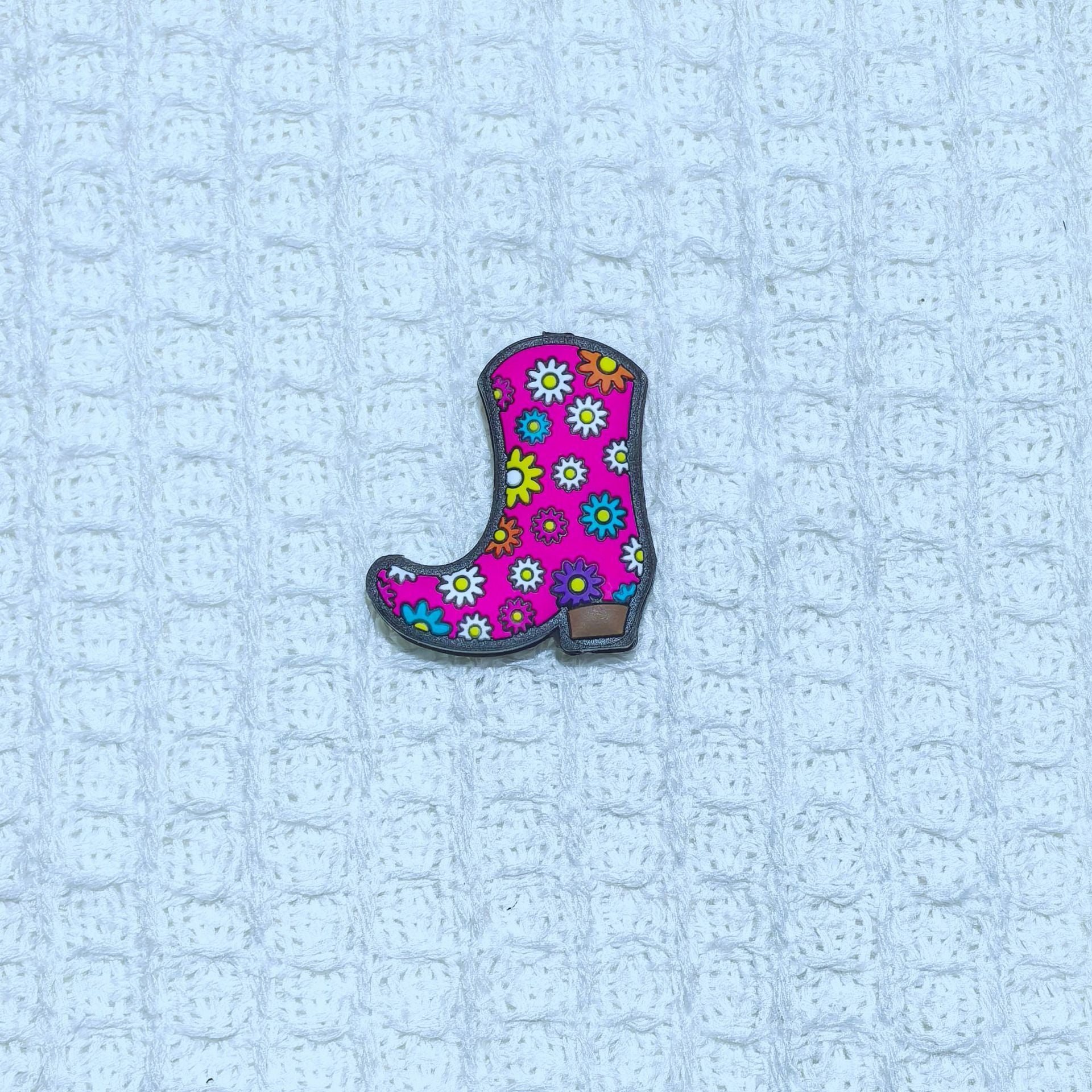 Wholesale Random 100pcs boots a variety of series silicone cartoon beads  Focal Beads