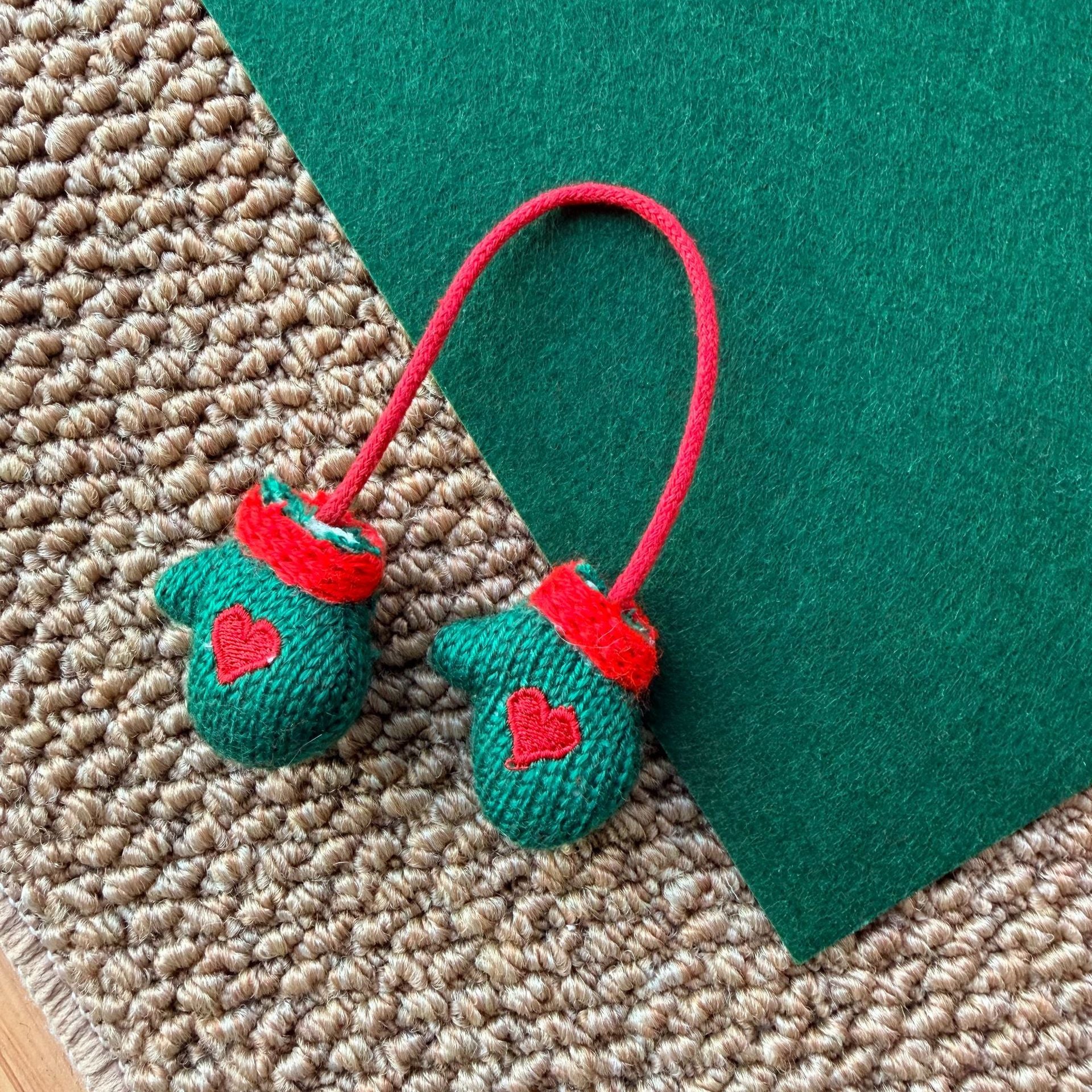 Wholesale Doll-shaped Christmas Mini Gloves Doll Accessories