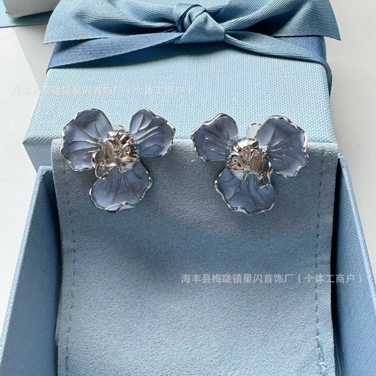 Wholesale elegant temperament dopamine small flower silver earrings Valentine's Day gift