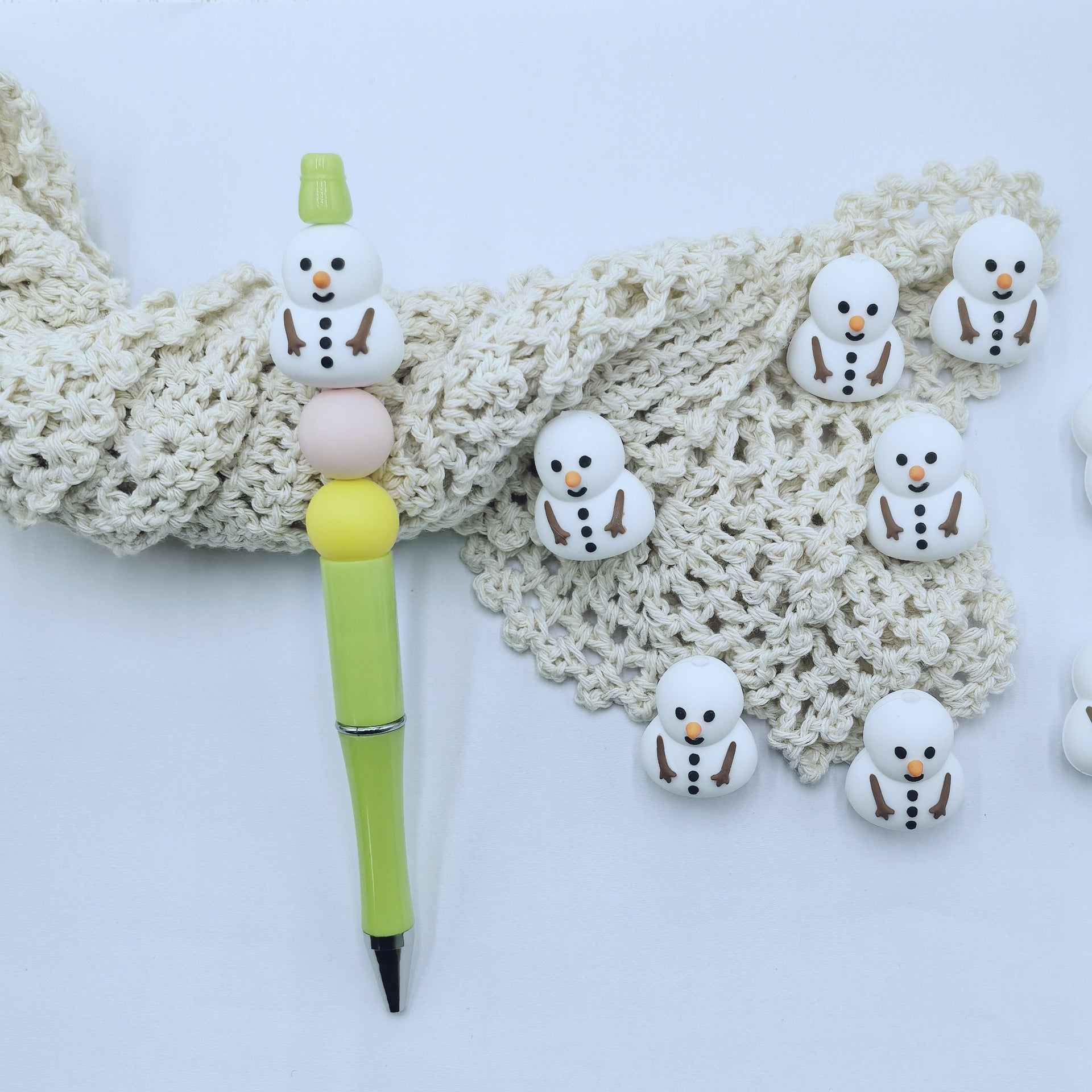 Wholesale 10pcs/ pack 3D Snowman Cartoon Beads Handmade DIY Silicone Beads