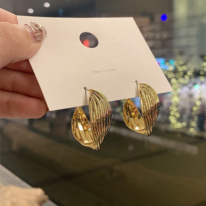 Wholesale of Medieval Round Flower Tassel Metal Earrings