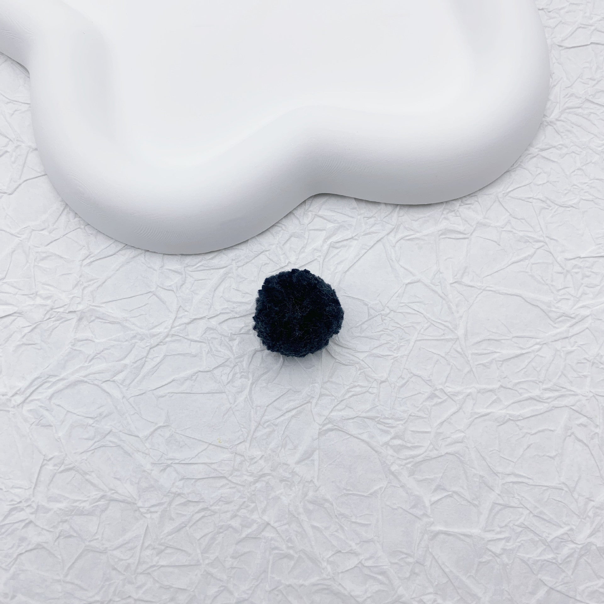 Wholesale 100pcs Autumn and Winter Retro Handmade Candy Color Plush Perforated DIY Yarn Ball