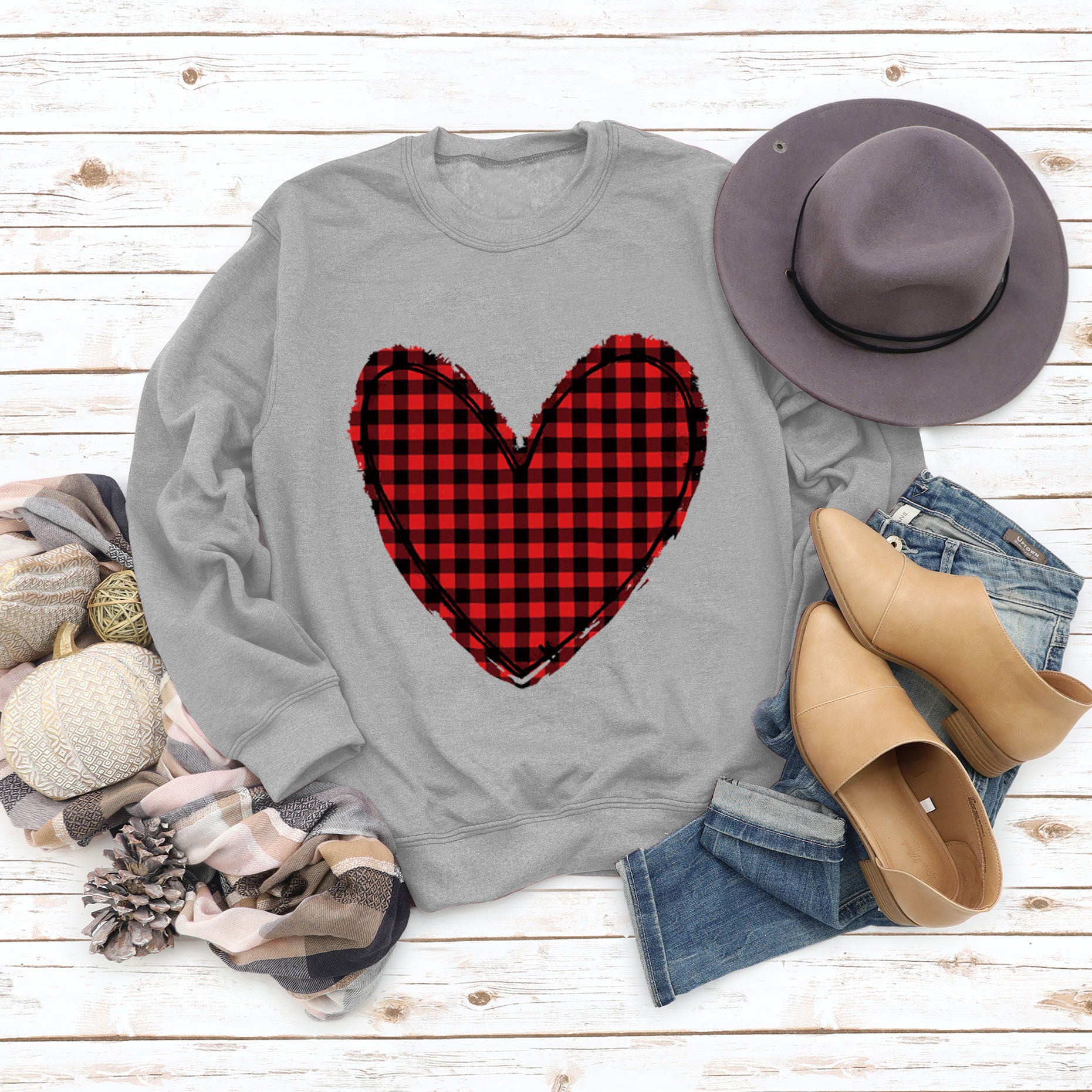 Wholesale Valentine's Day women's clothing autumn and winter plaid love printed casual sweater