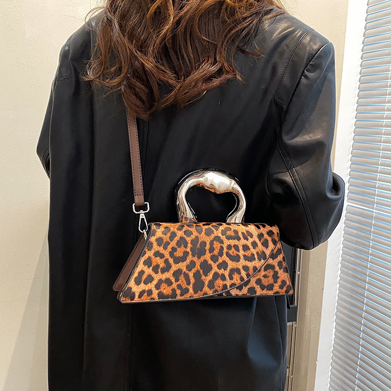 Wholesale 2023 Leopard Print Metal Hand Shoulder Bag