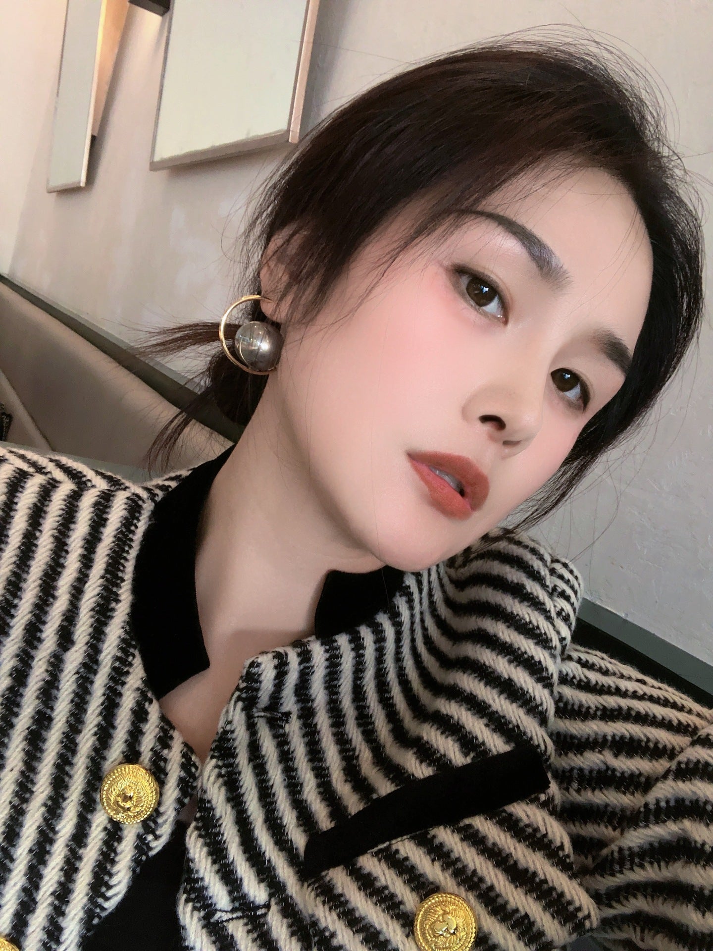 Wholesale Silver Needle 18K Gold 22MM Lacquered Large Pearl C-shaped Large Earrings