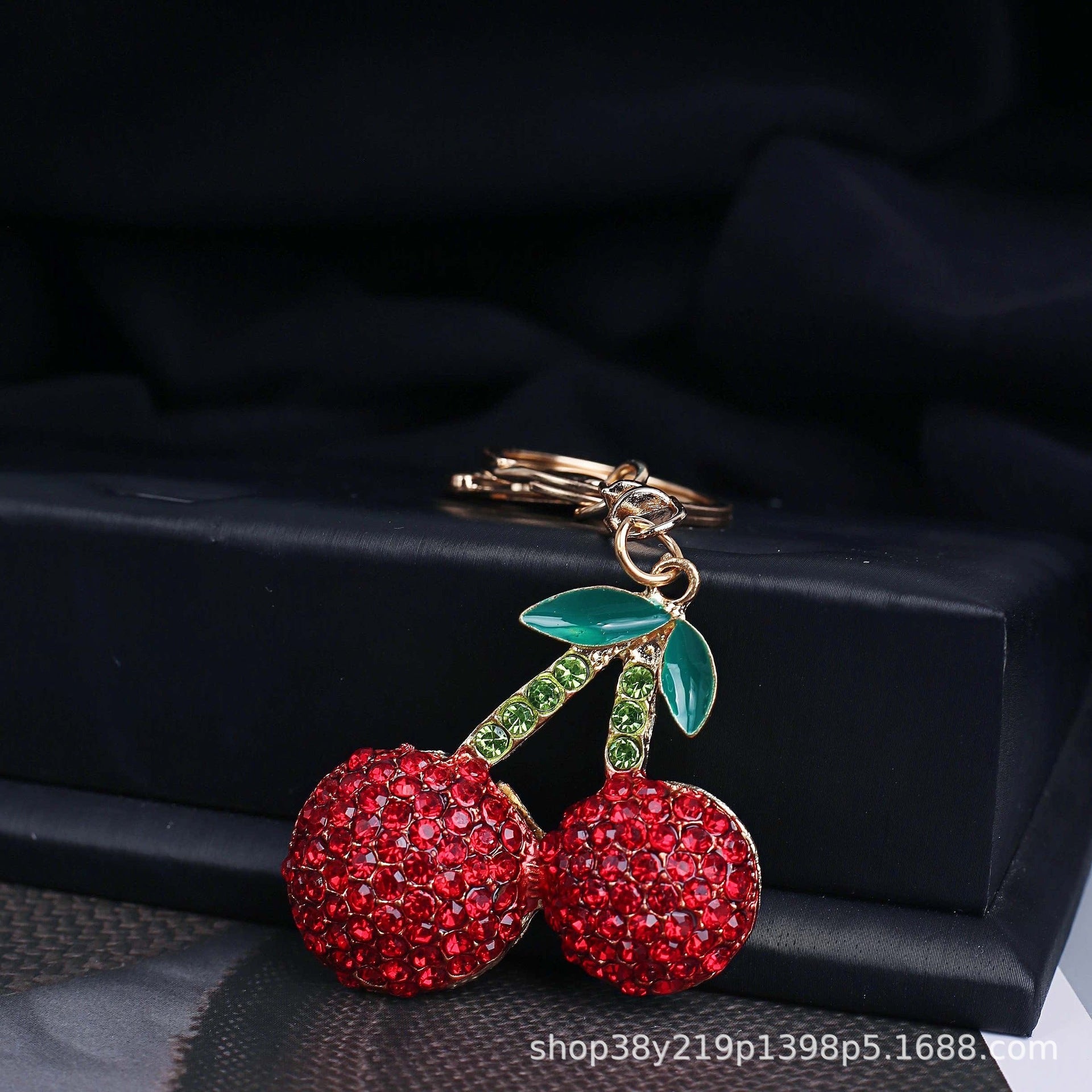 Wholesale Creative cute cherry rhinestone car keychain