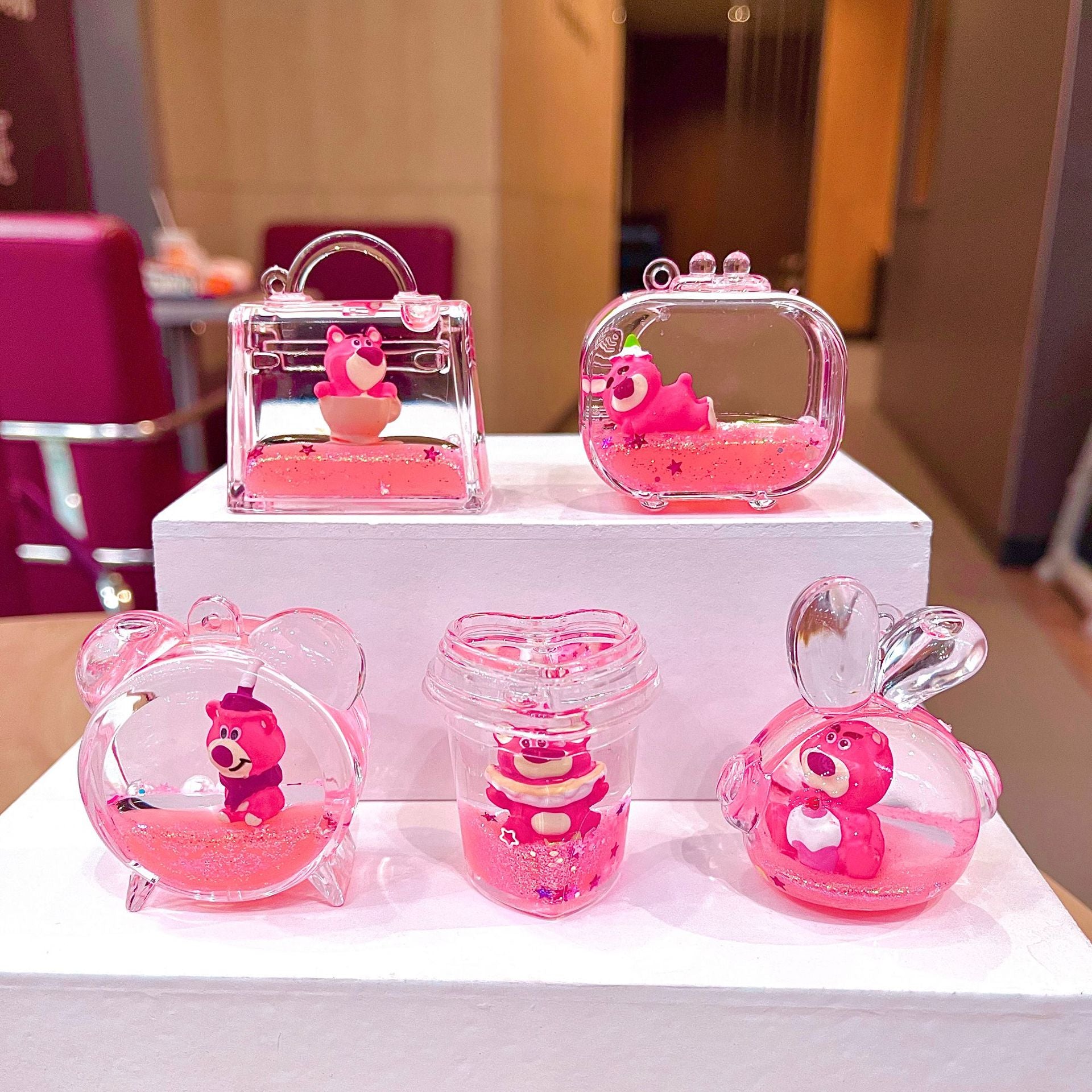 Wholesale Oil filled pink strawberry bear quicksand Keychains