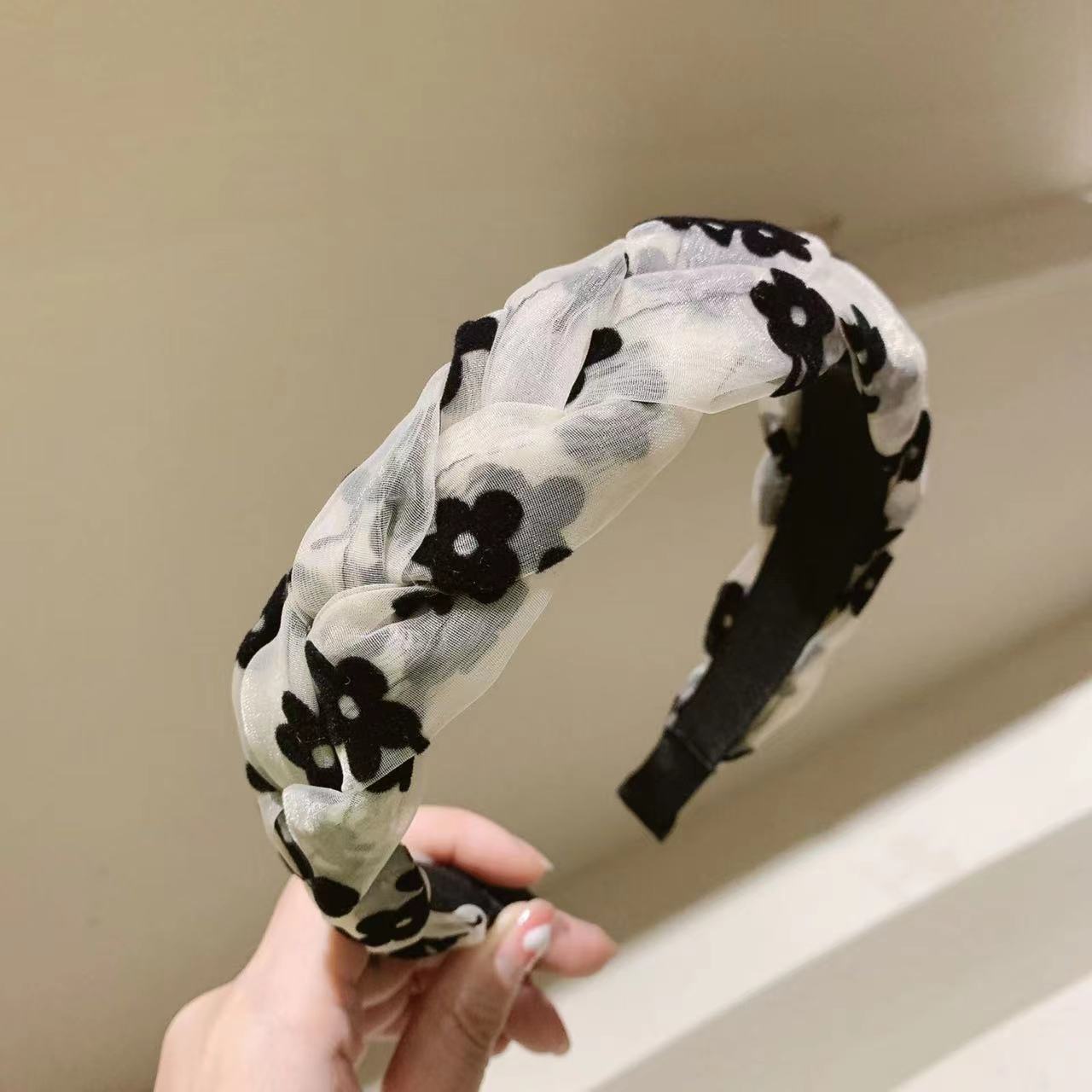 Wholesale Anti-slip toothed braid headband retro French hairpin headband