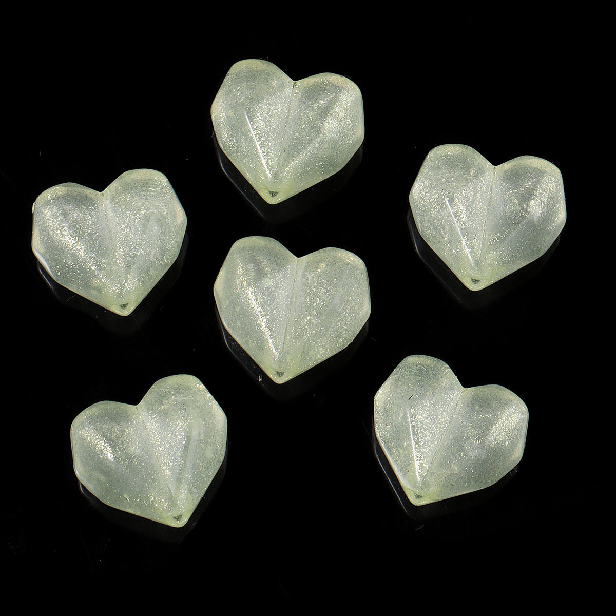 Wholesale Random 100pcs luminous colored cut three-dimensional heart-shaped acrylic beads