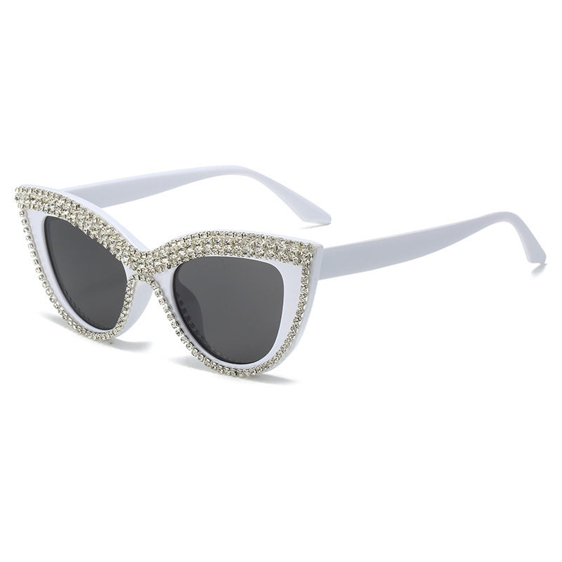 Wholesale Cat's Eye Diamond-studded Fashionable Sunglasses with Unique Shape
