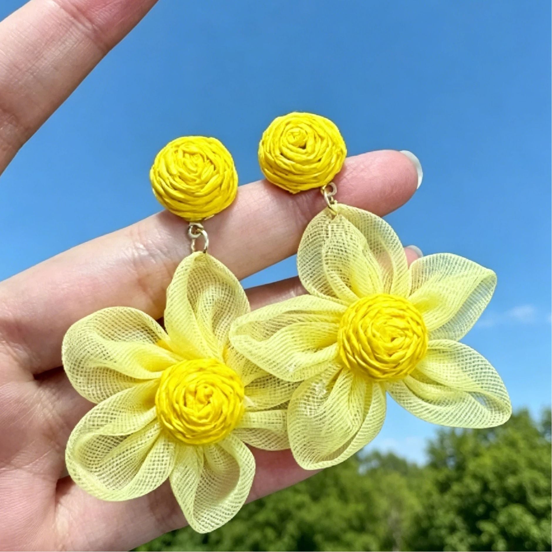 Wholesale Trendy Summer Vacation Hand Knit Raffia Flower Earrings For Women Golden Yellow Fashion Accessory Resale Gift
