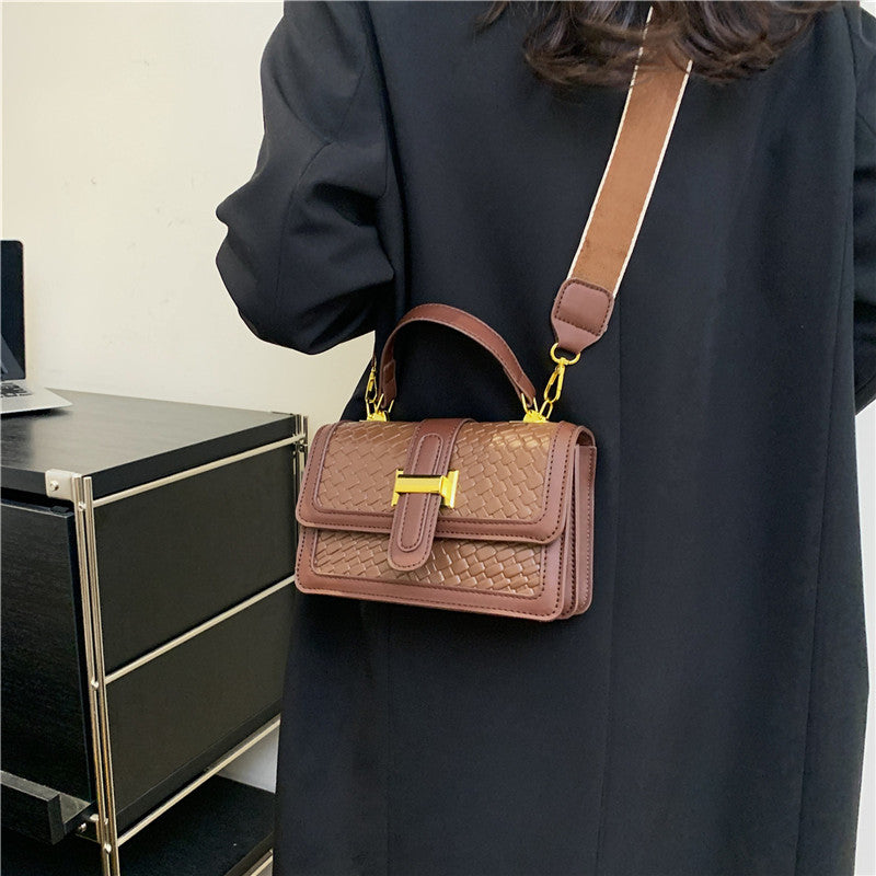 Wholesale Retro Fashion Simple Popular Hand-held Messenger Shoulder Small Square Bag