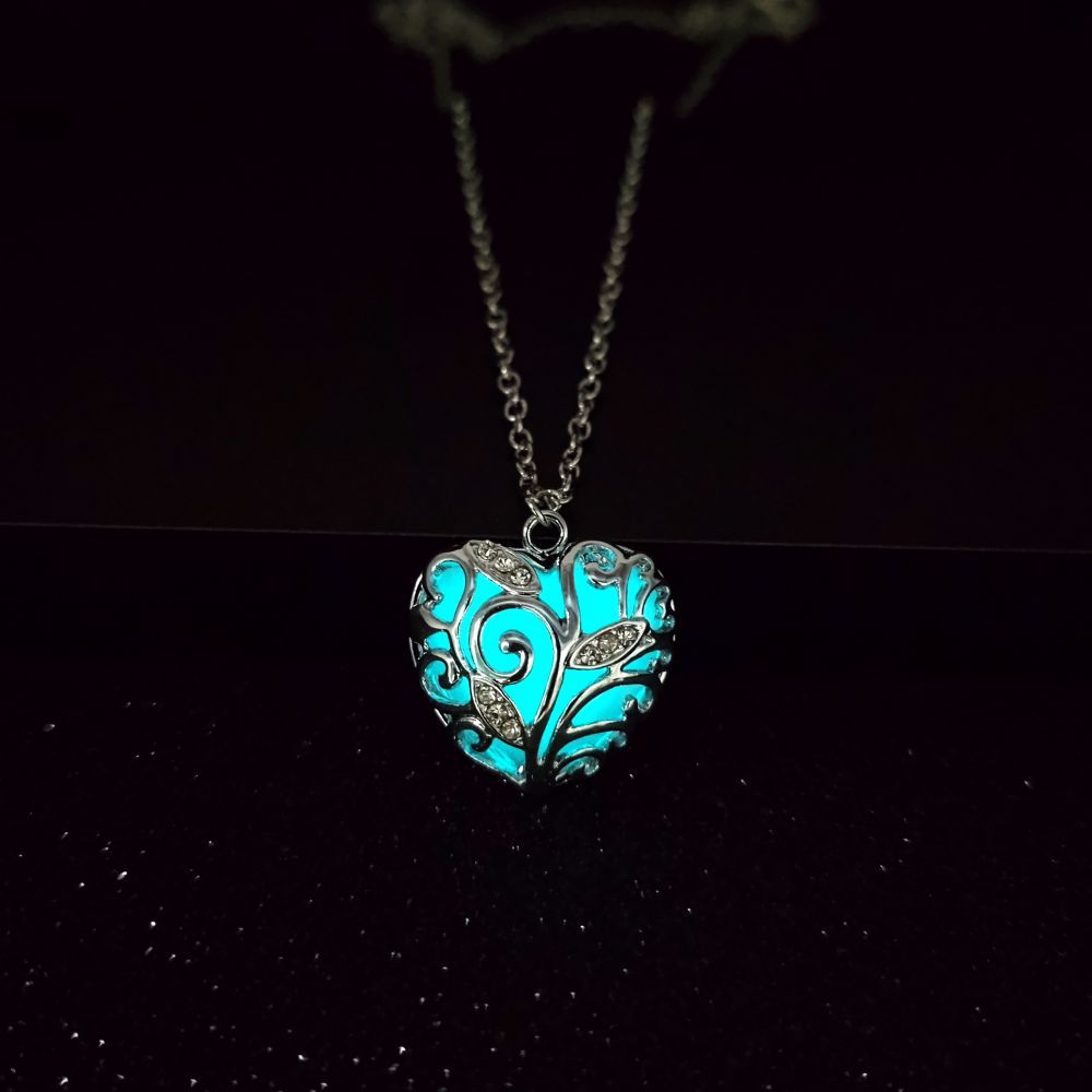 Wholesale Hollow out ocean heart-shaped luminous necklace