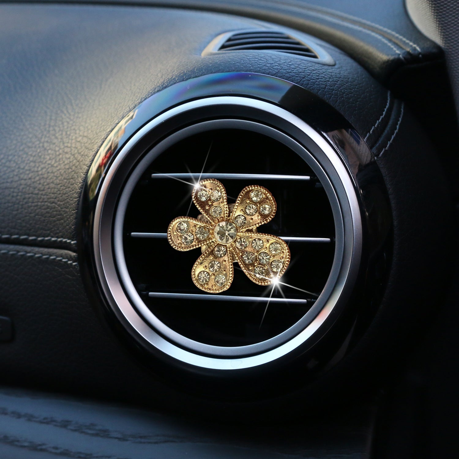 Wholesale rhinestone five-petal flower car decoration clip car air conditioning outlet exquisite diamond crystal supplies ornaments