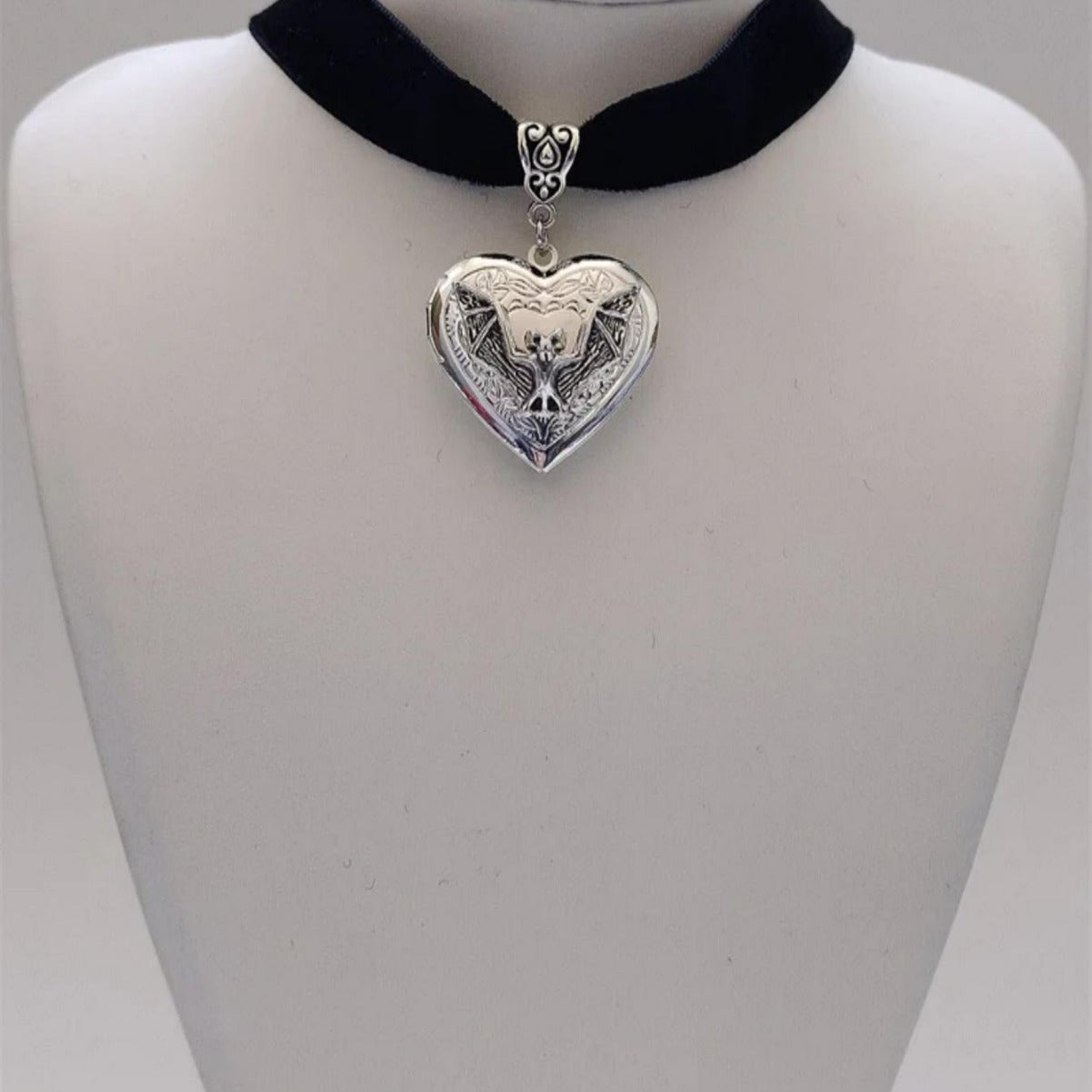 Wholesale Mini Silver Heart Gothic Bat Necklace