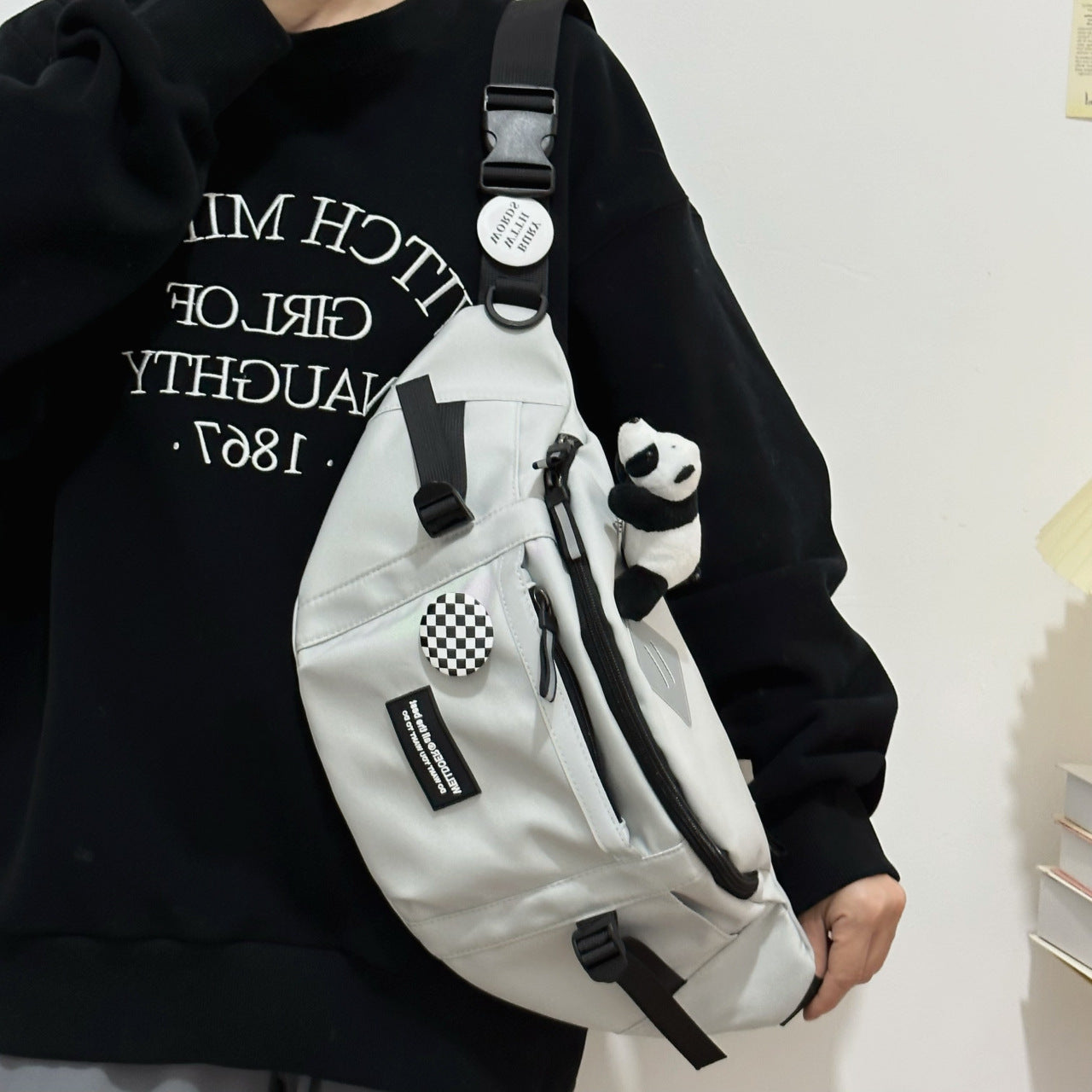 Wholesale Men's chest bag workwear style sports messenger bag versatile student cycling shoulder waist bag