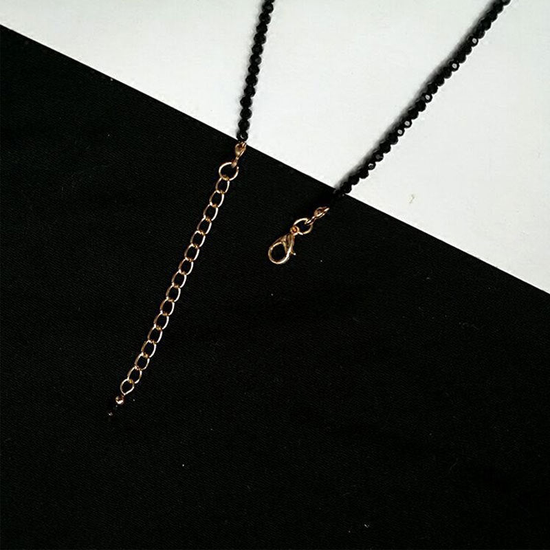 Collares de cristal sintéticos de vidrio negro al por mayor