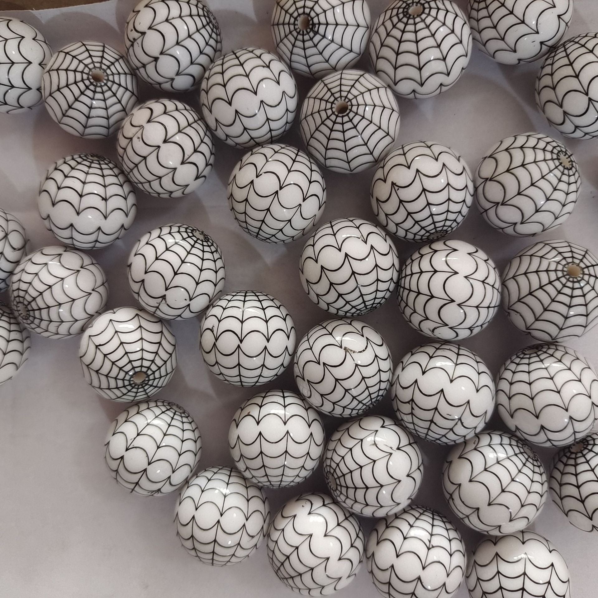 Wholesale 5pcs 20MM Halloween White Spider Web Printed Beads