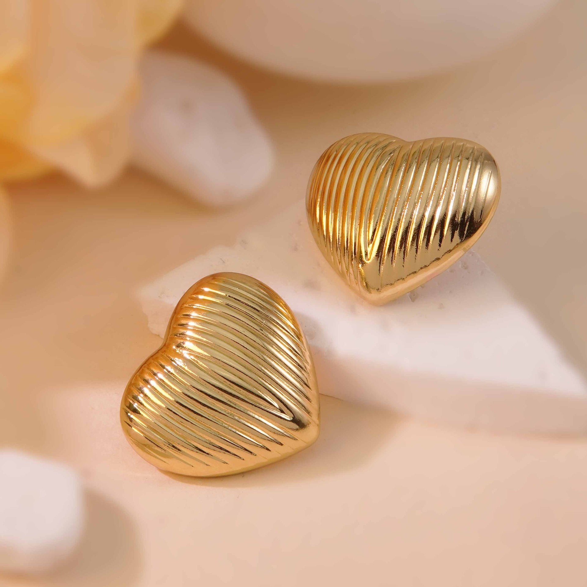 Wholesale Electroplated stainless steel heart thread polished plaid earrings