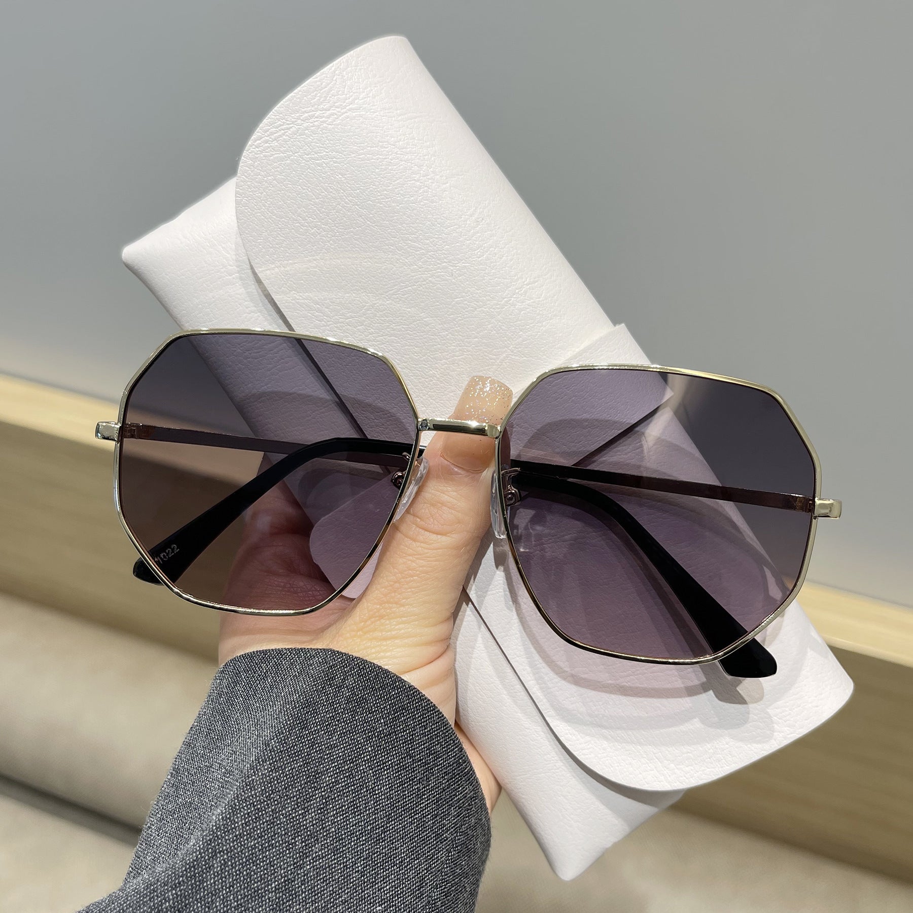 Wholesale Women's summer polygonal sun protection sunglasses