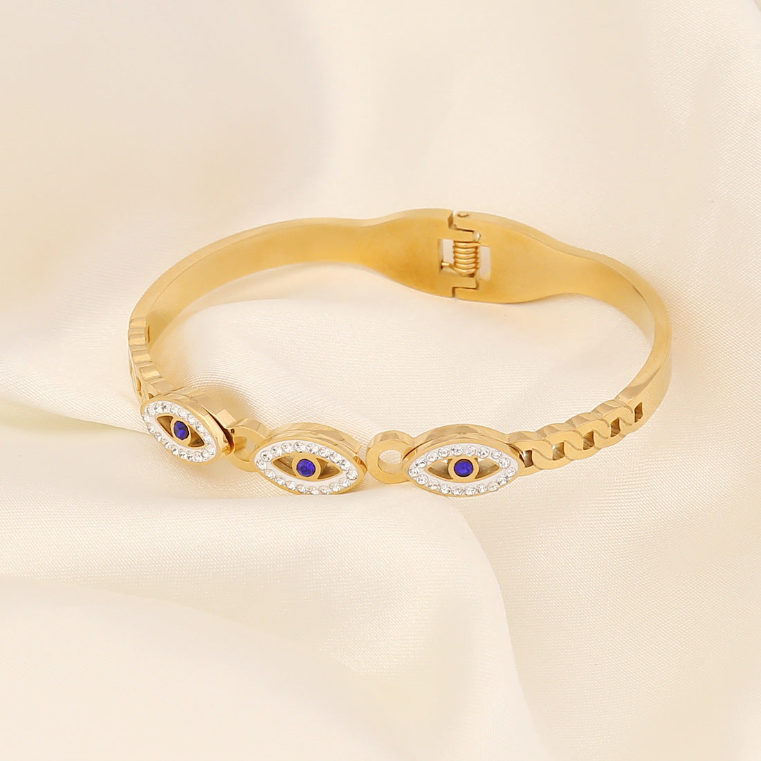 Wholesale Fashion Eye Temperament with Zirconium Inlaid Stainless Steel Bracelet