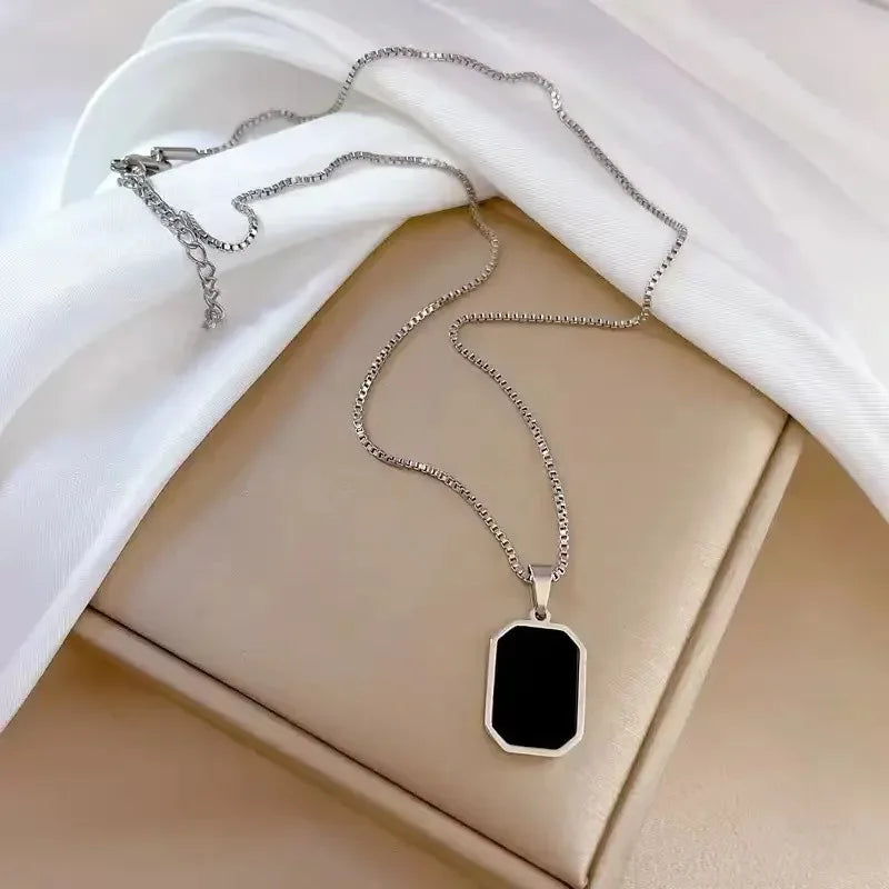 Wholesale Black rectangular necklace clavicle chain