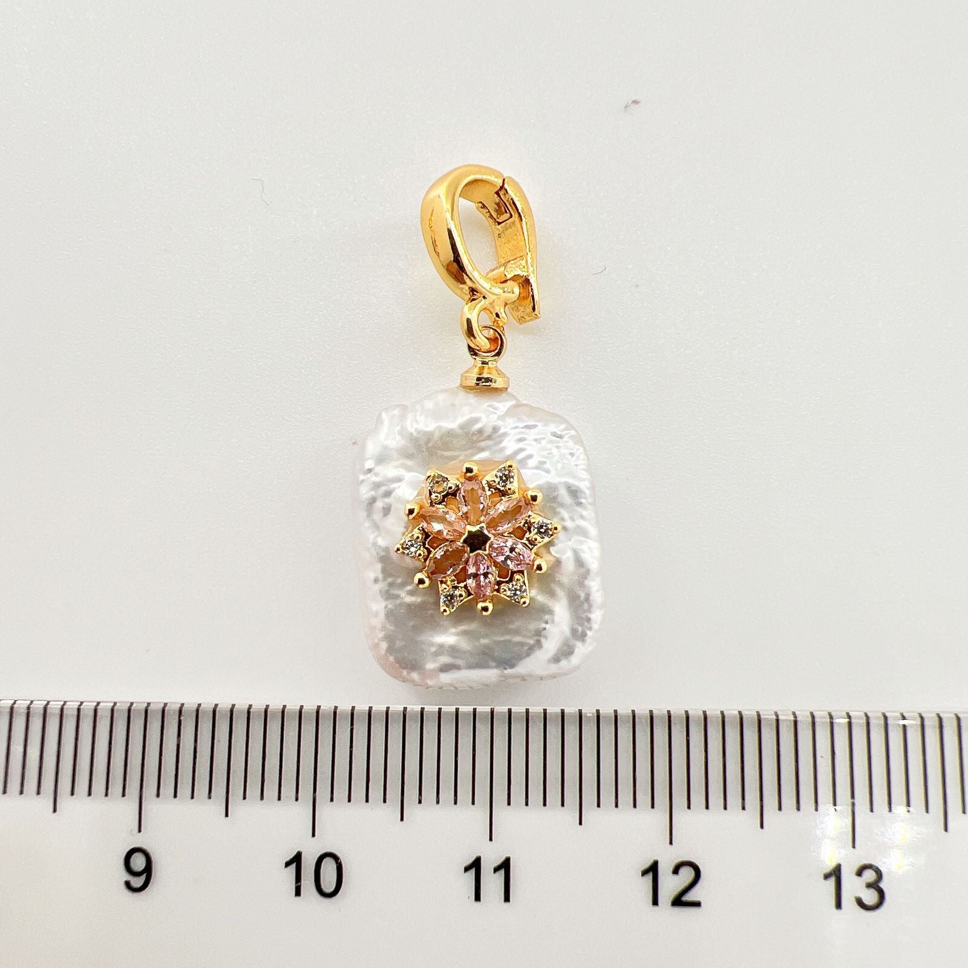 Wholesale Copper Gold Plated Baroque Pearl Saturn Lucky Bag Maneki Neko Snowflake Pendant Necklace Clasp