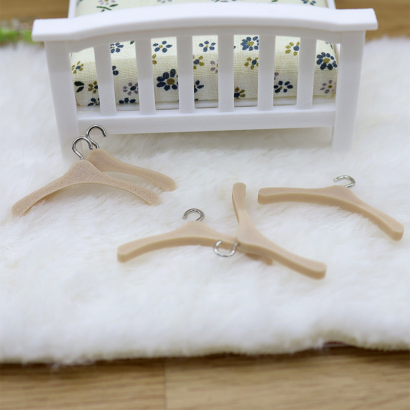 Wholesale 5pcs Mini children' s clothing rack Doll Accessories