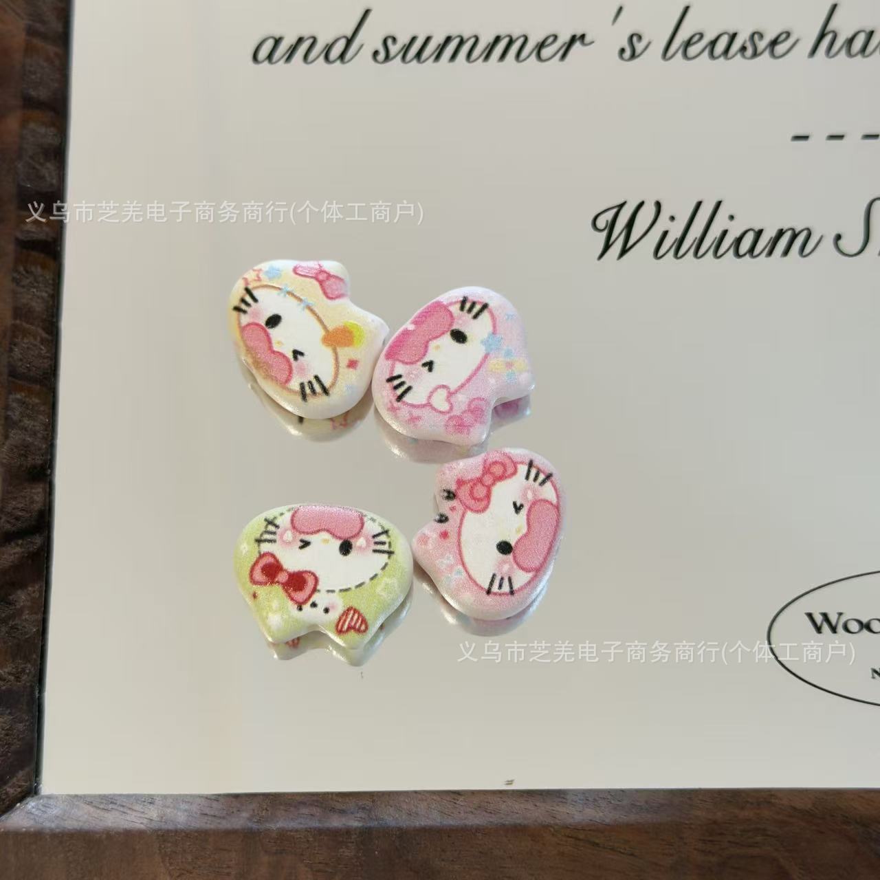 Wholesale 10pcs Cartoon Cute Relief Cat Head Acrylic Beads OLY Exclusive