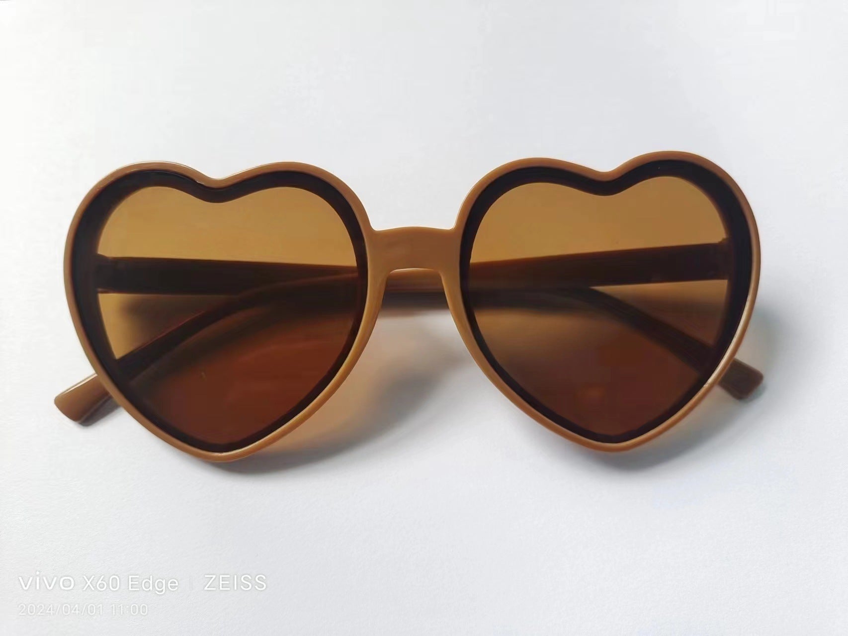 Wholesale Fashionable and classic heart sunglasses