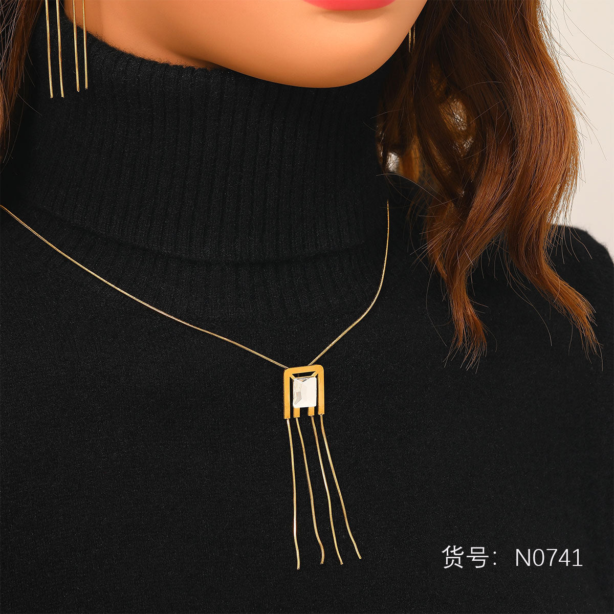 Wholesale Stainless steel jewelry set for women: earrings and necklace