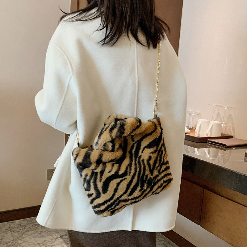 Wholesale Leopard Chain Crossbody Bag Plush Handbag