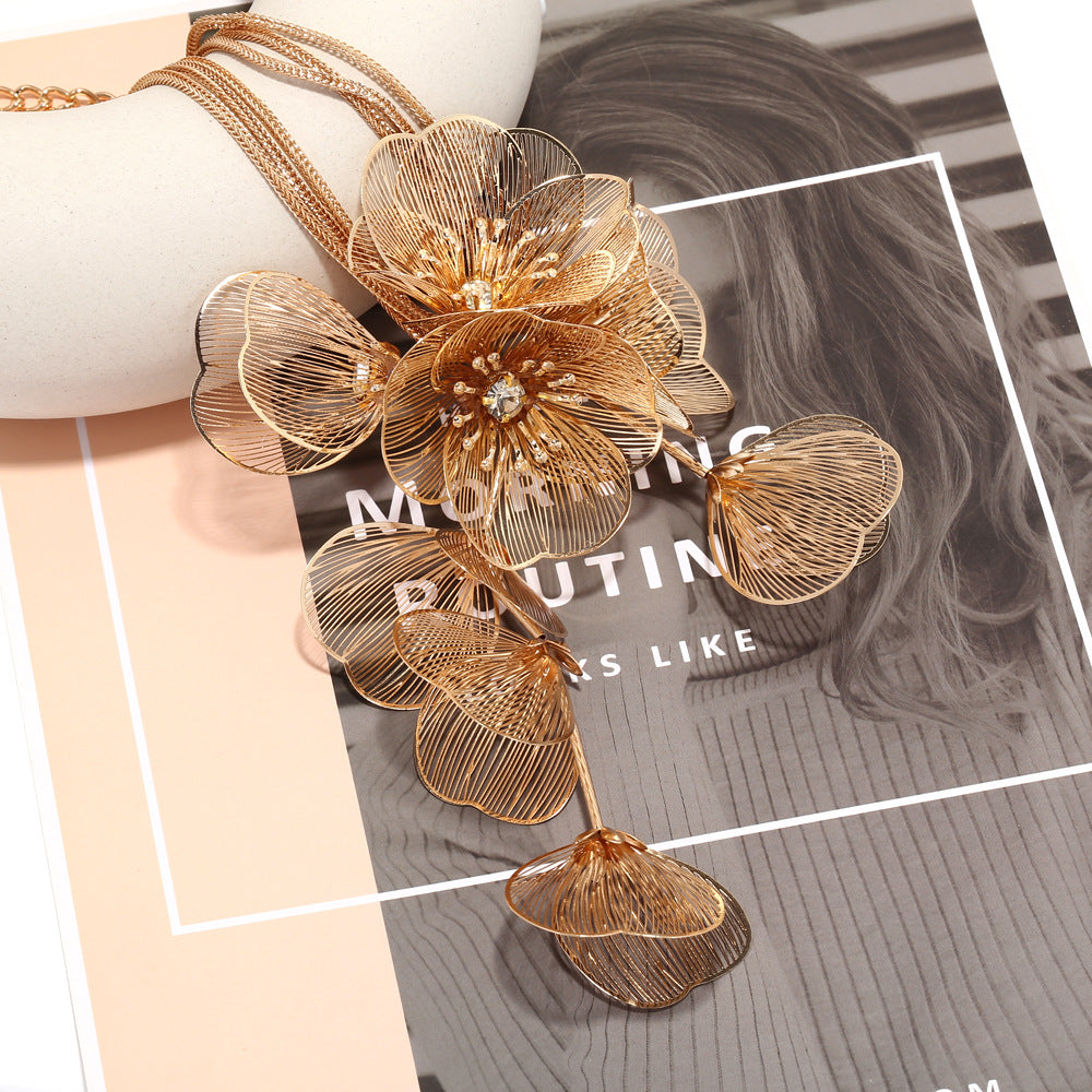 Wholesale Multi-layered Three-dimensional Metal Flower Vintage Necklace