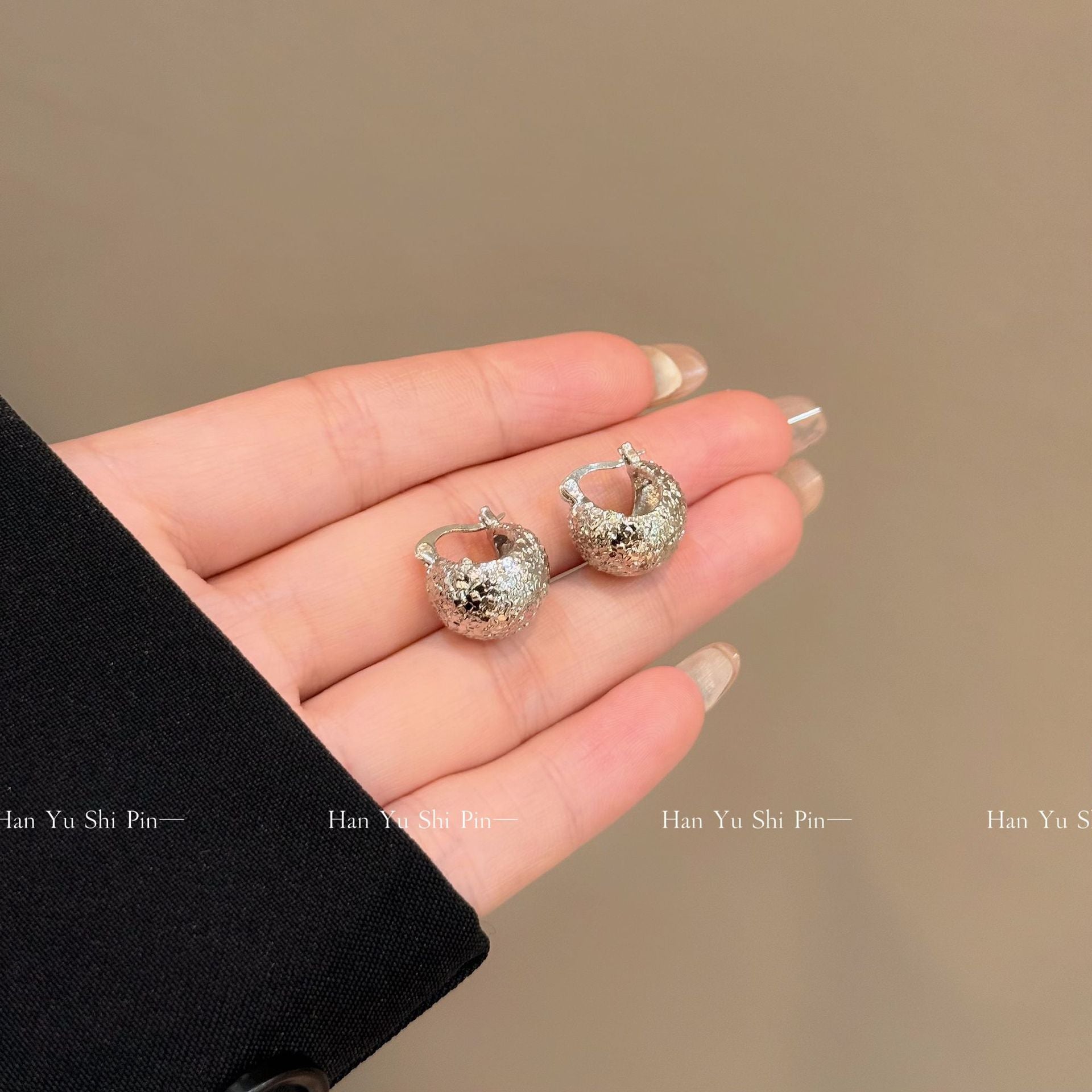 Wholesale Glittering crushed ice earrings light luxury ear clips and hoop