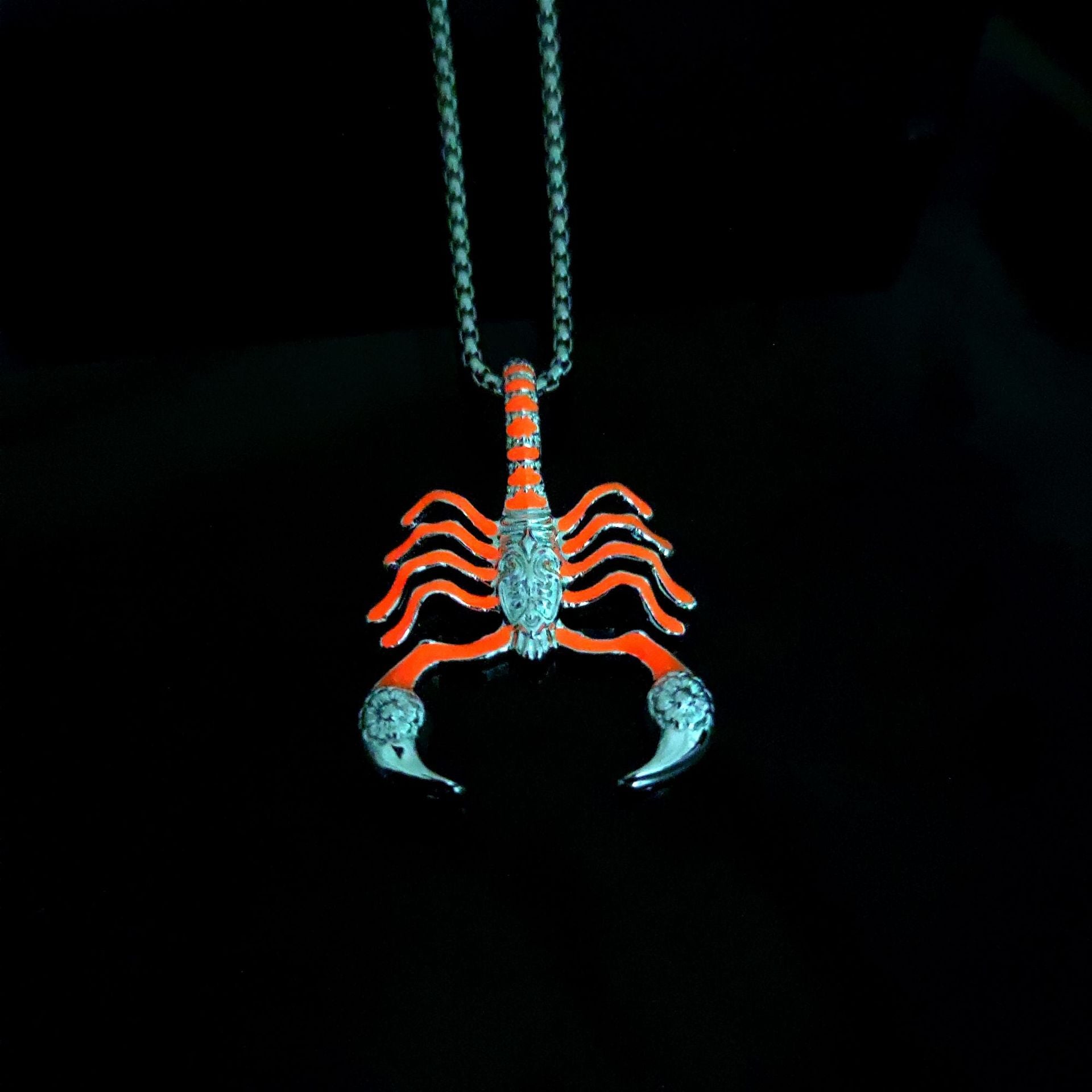Wholesale Scorpion King Night Light Men' s Necklace