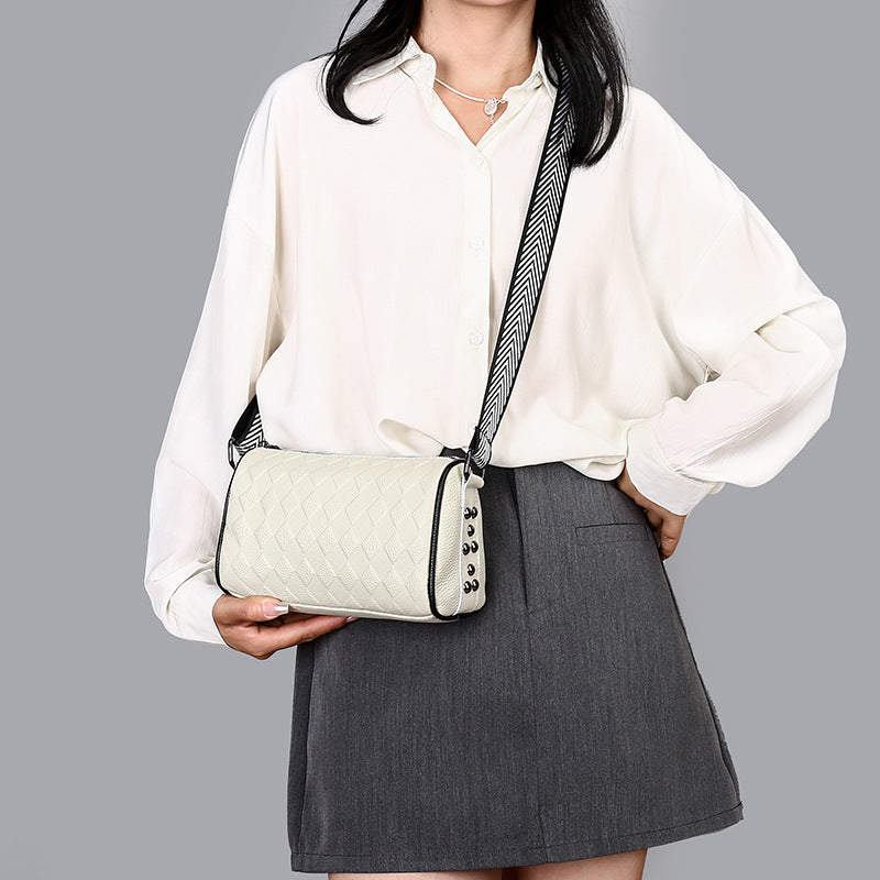 Wholesale First Layer Cowhide Fashion Embossed Rivet Genuine Leather Shoulder Bag